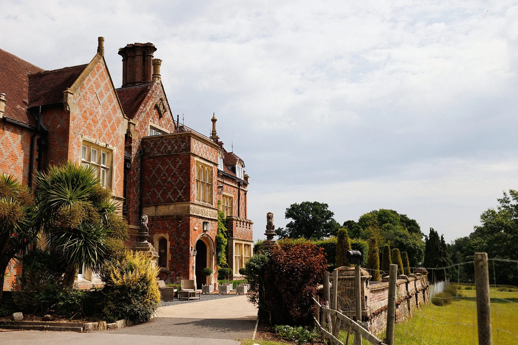 Burley-manor-wedding-photos_0001.jpg
