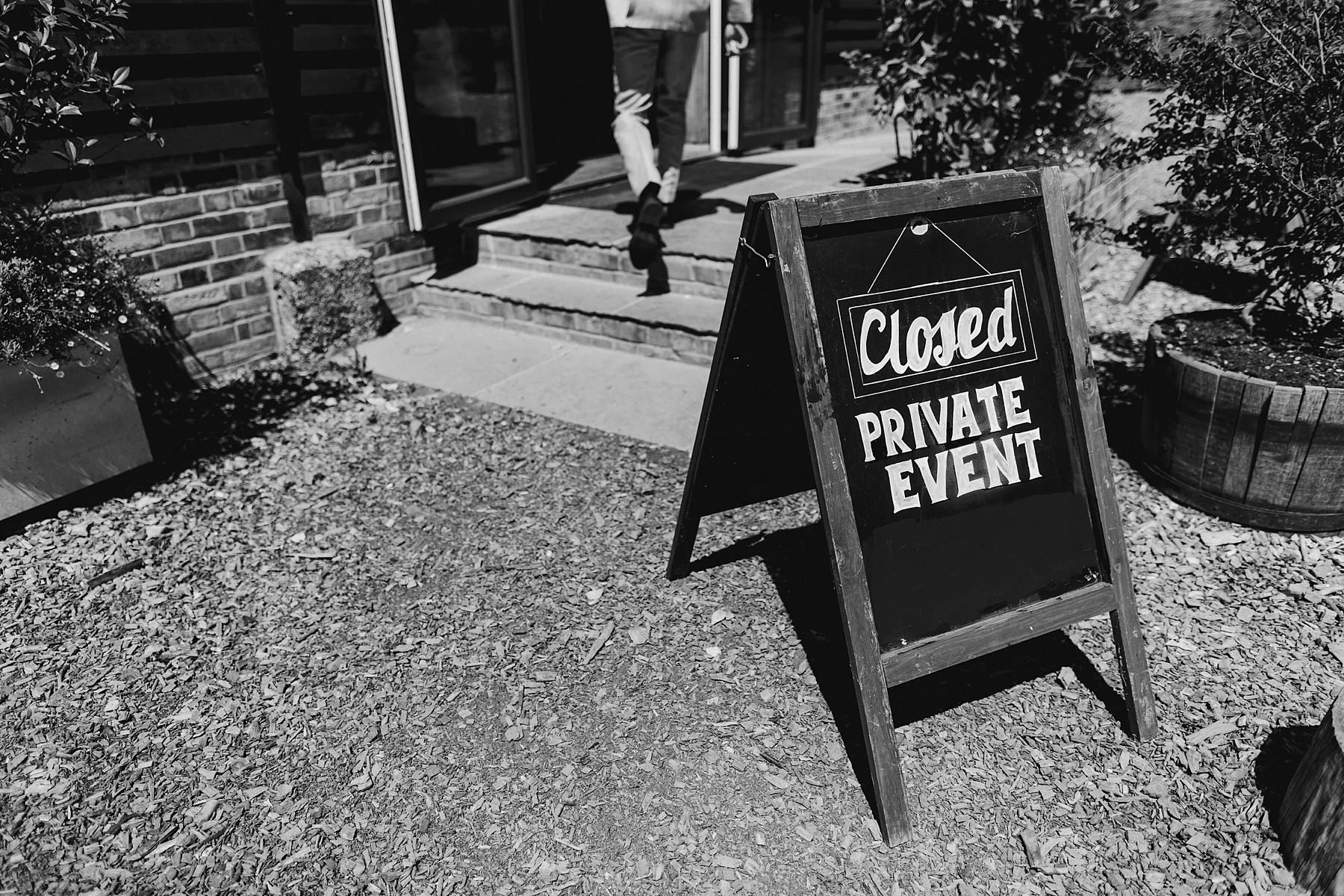 Bottle-and-glass-inn-wedding-photography_0003.jpg