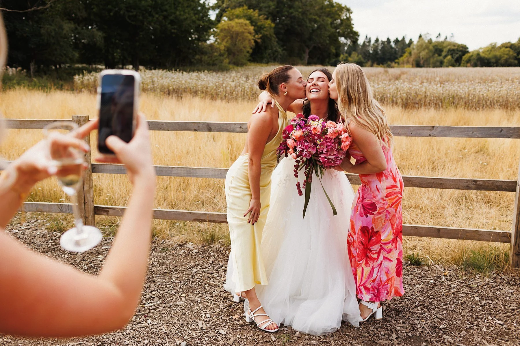 Bottle-and-glass-inn-wedding-photography_0026.jpg