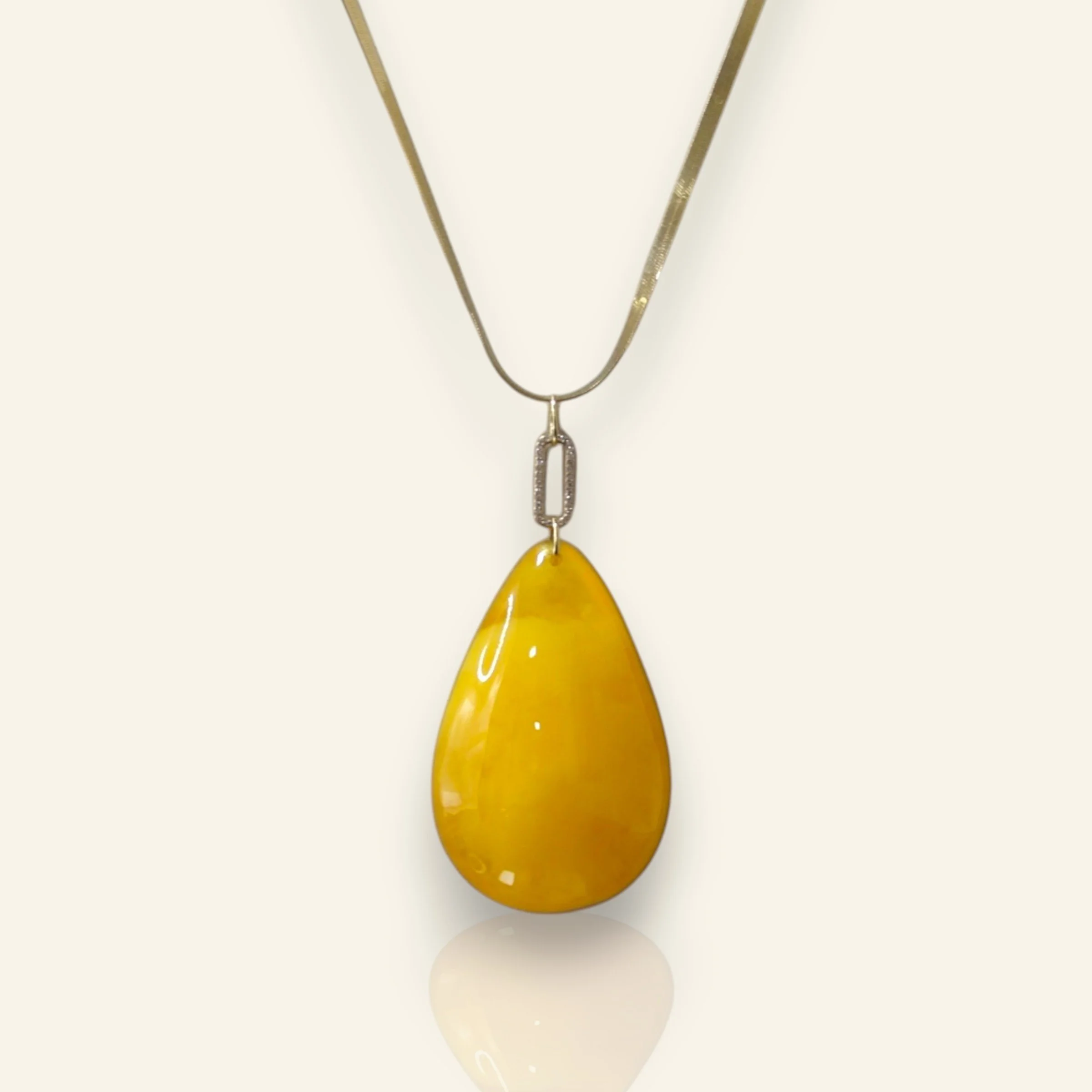 Golden Ember – 100ct Amber Pendant on 14K Gold Chain — Cortes