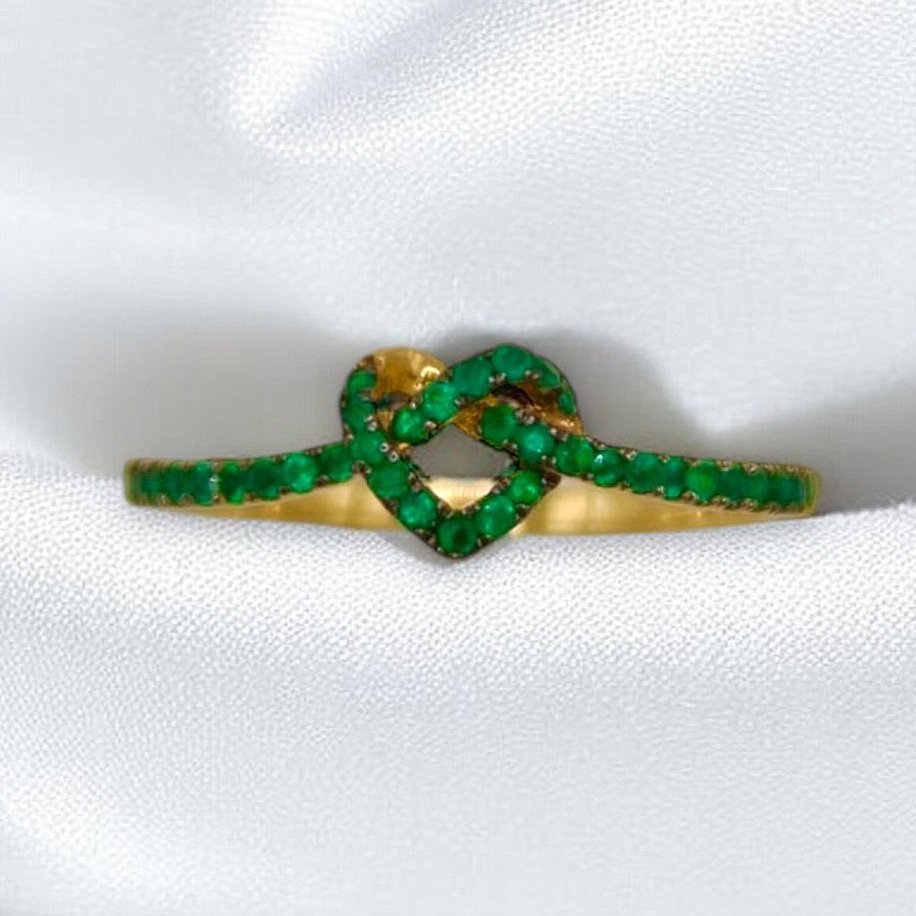 18k Yellow Gold Emerald Heart Ring