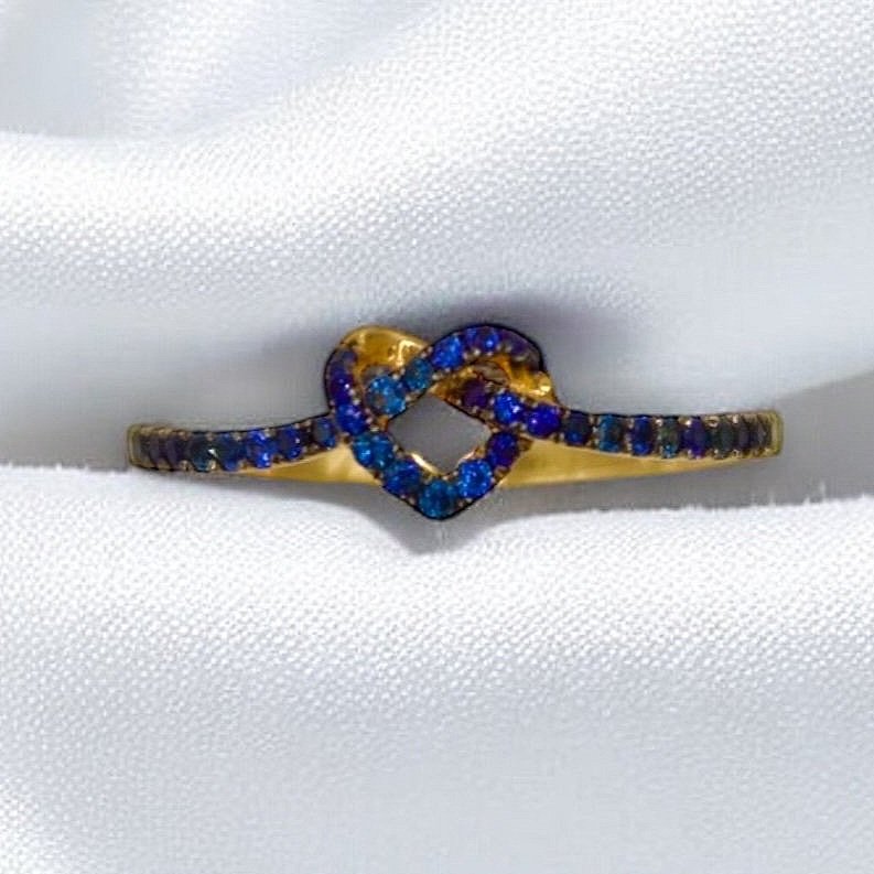 18k Yellow Gold Sapphire Heart Ring