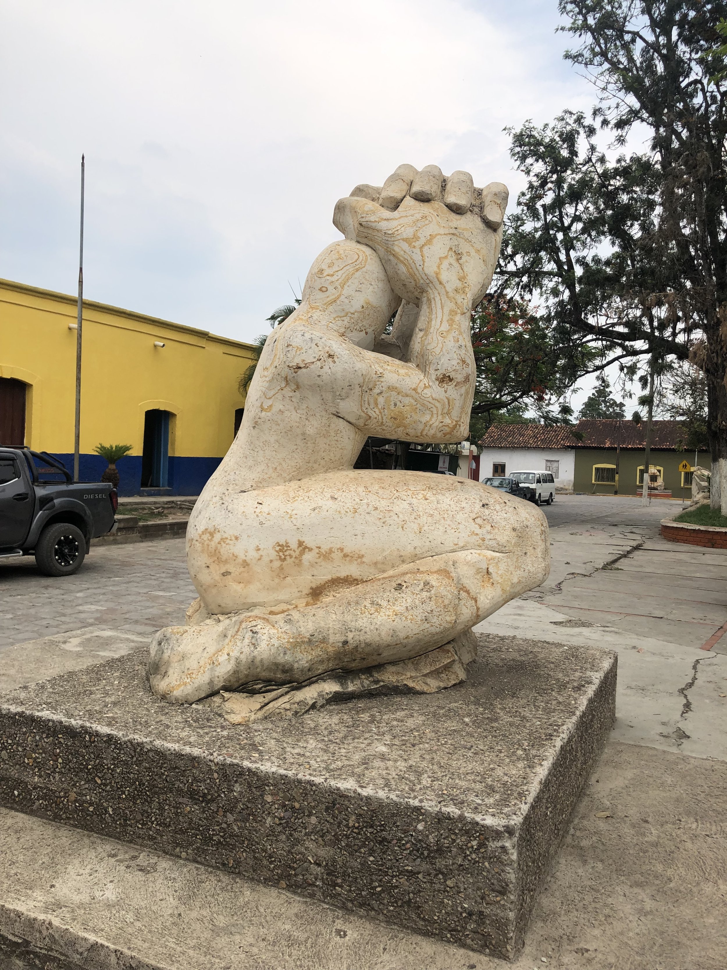 Cantaranas sculpture in square.jpg