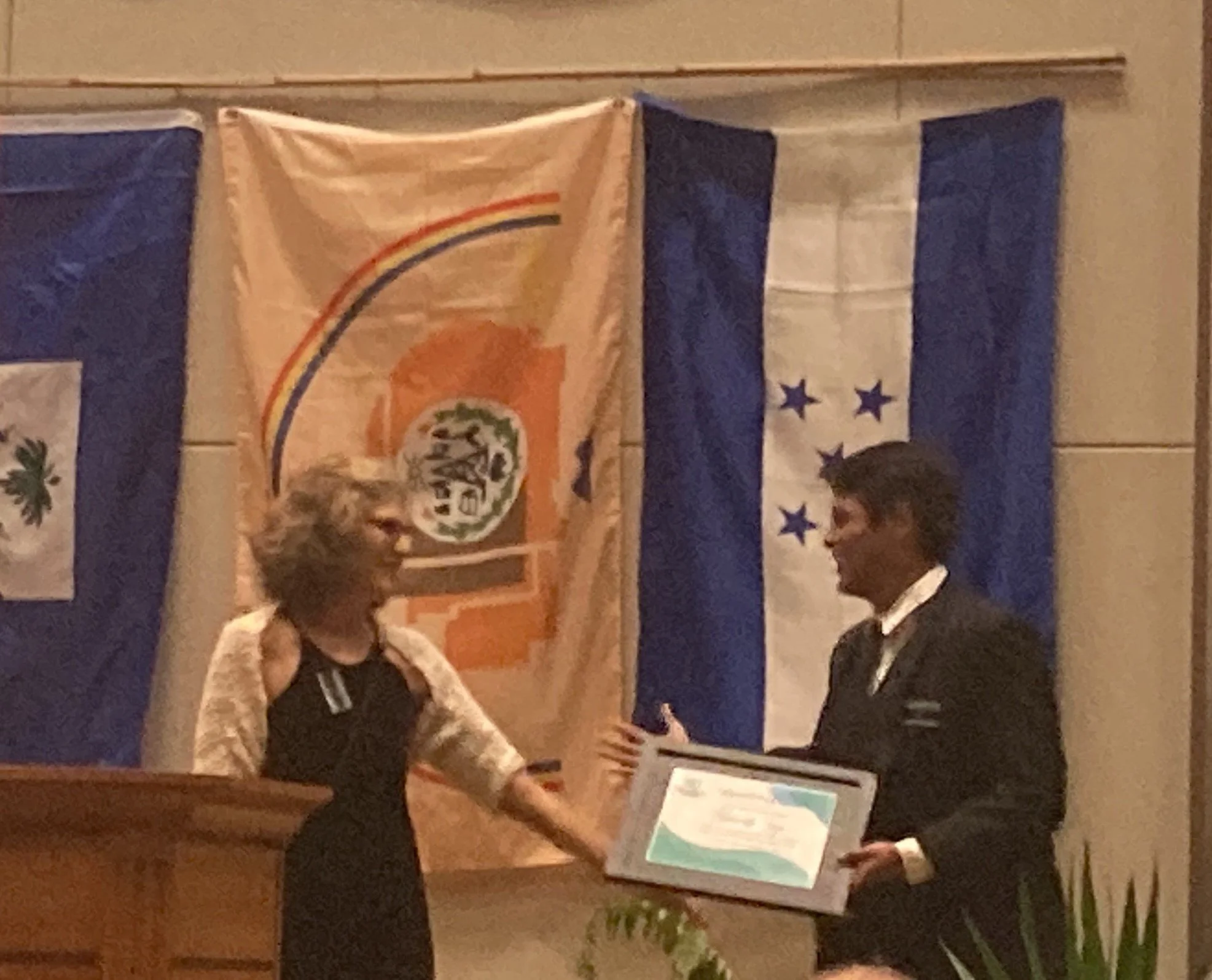 Linda handing plaque to Eberardo.jpeg