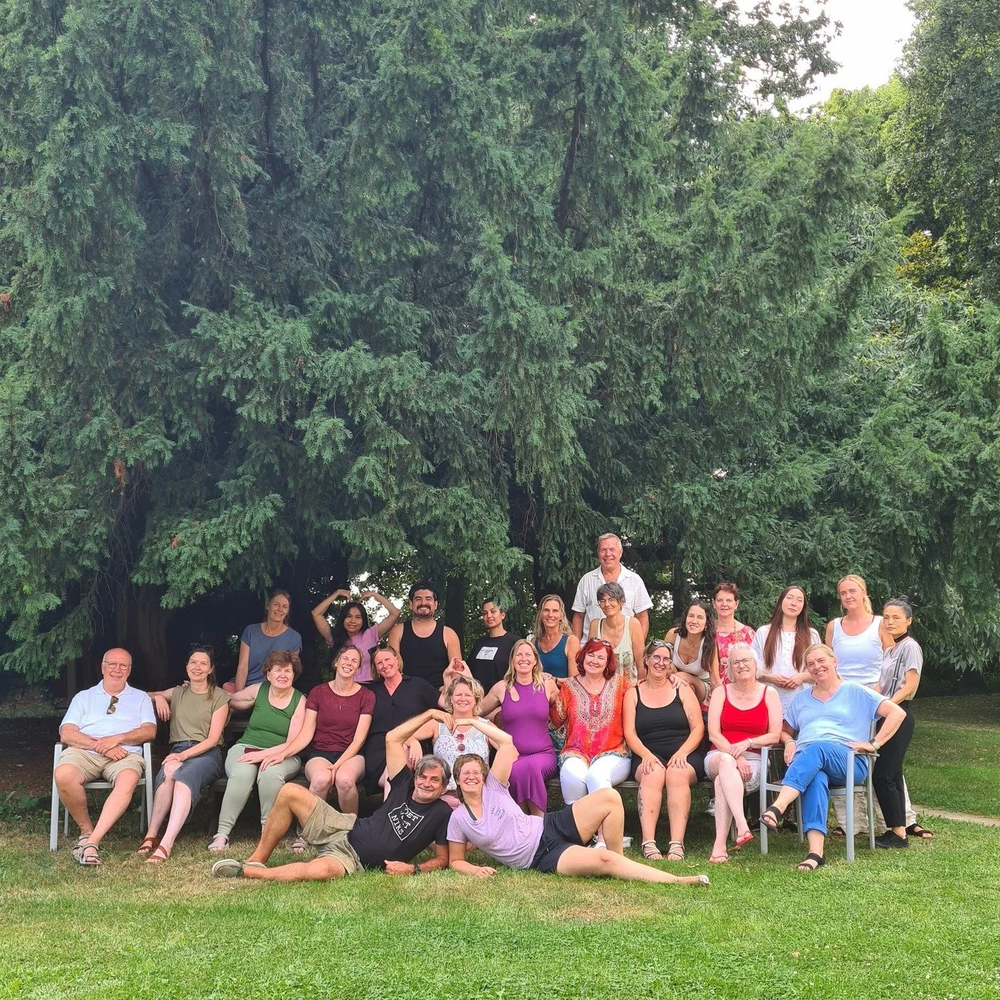 ✨ Dankbaar ✨
Wat een prachtige Kolibrie retraite hebben we samen opnieuw mogen beleven. Een uitnodiging om oude patronen met zachtheid te herkennen en toe te laten , en zo de weg te openen naar innerlijke vrijheid, zelfliefde en verbinding. Dank aan 