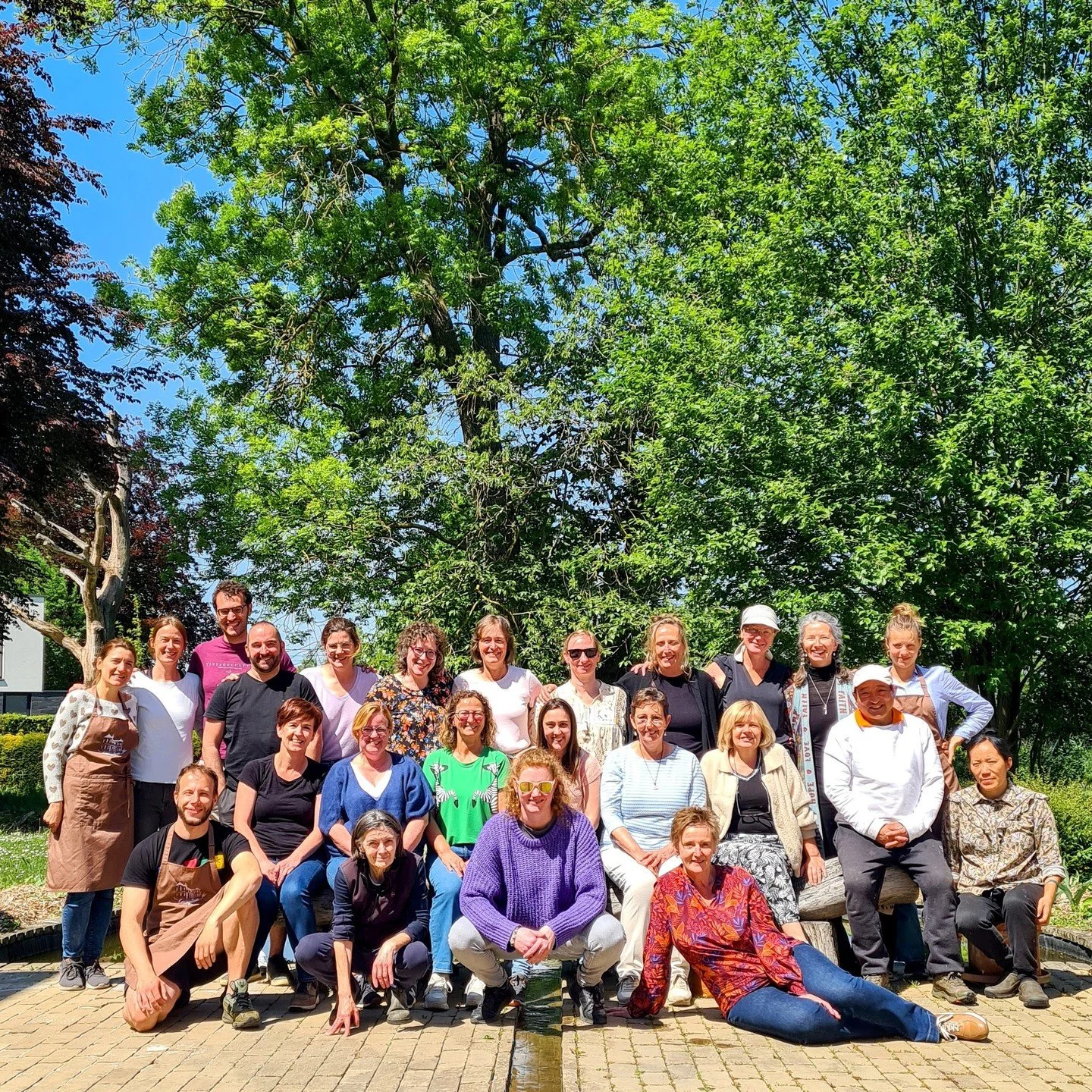 Wat een heerlijke Kolibrie retraite hebben we weer mogen beleven! Samen lieten we de stilte spreken, voelden we de levenskracht stromen en ontdekten we hoe verbinding altijd weer zijn eigen weg vindt - naar onszelf, naar elkaar en naar de natuur om o