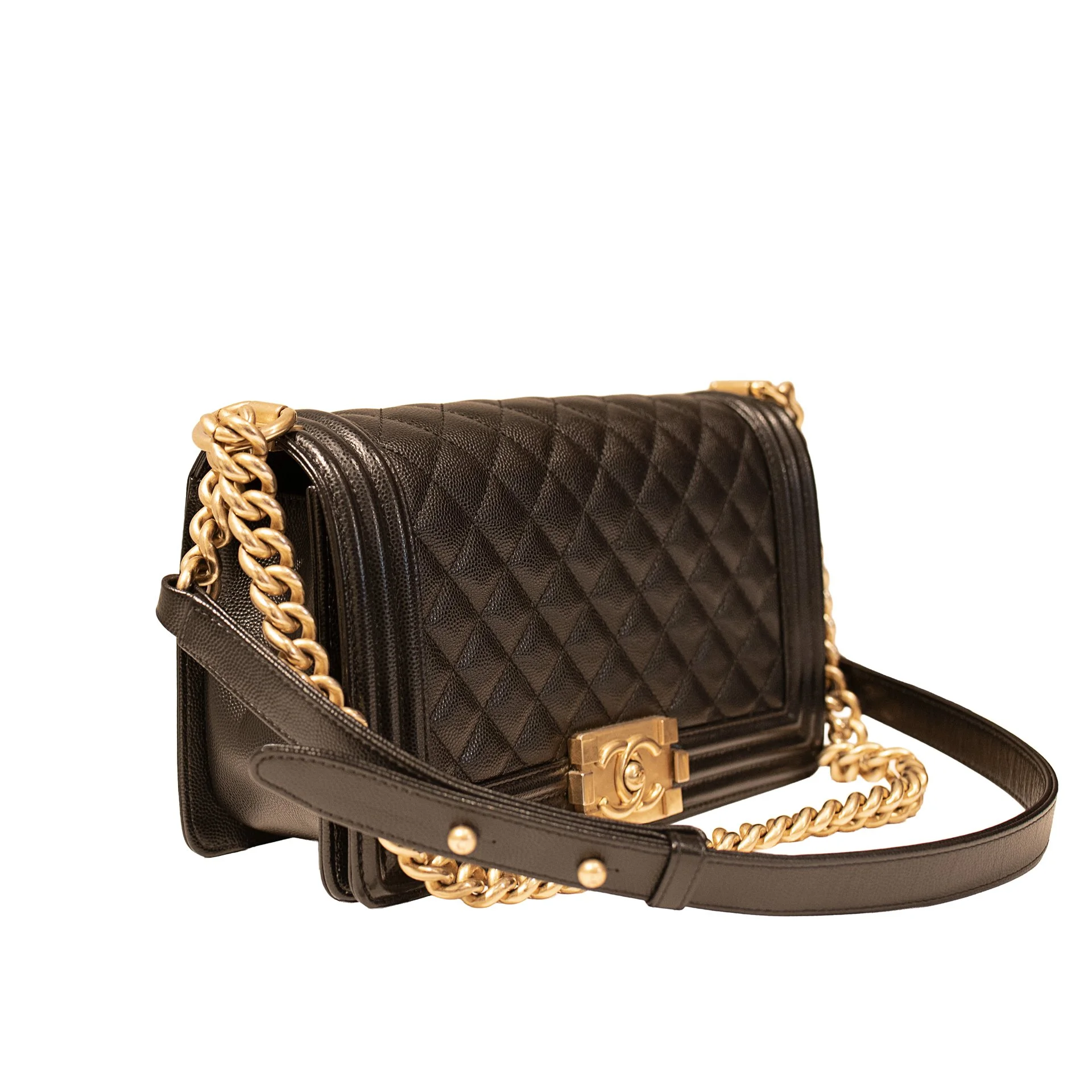 ChanelBlacjBagwithGoldChin3.jpg