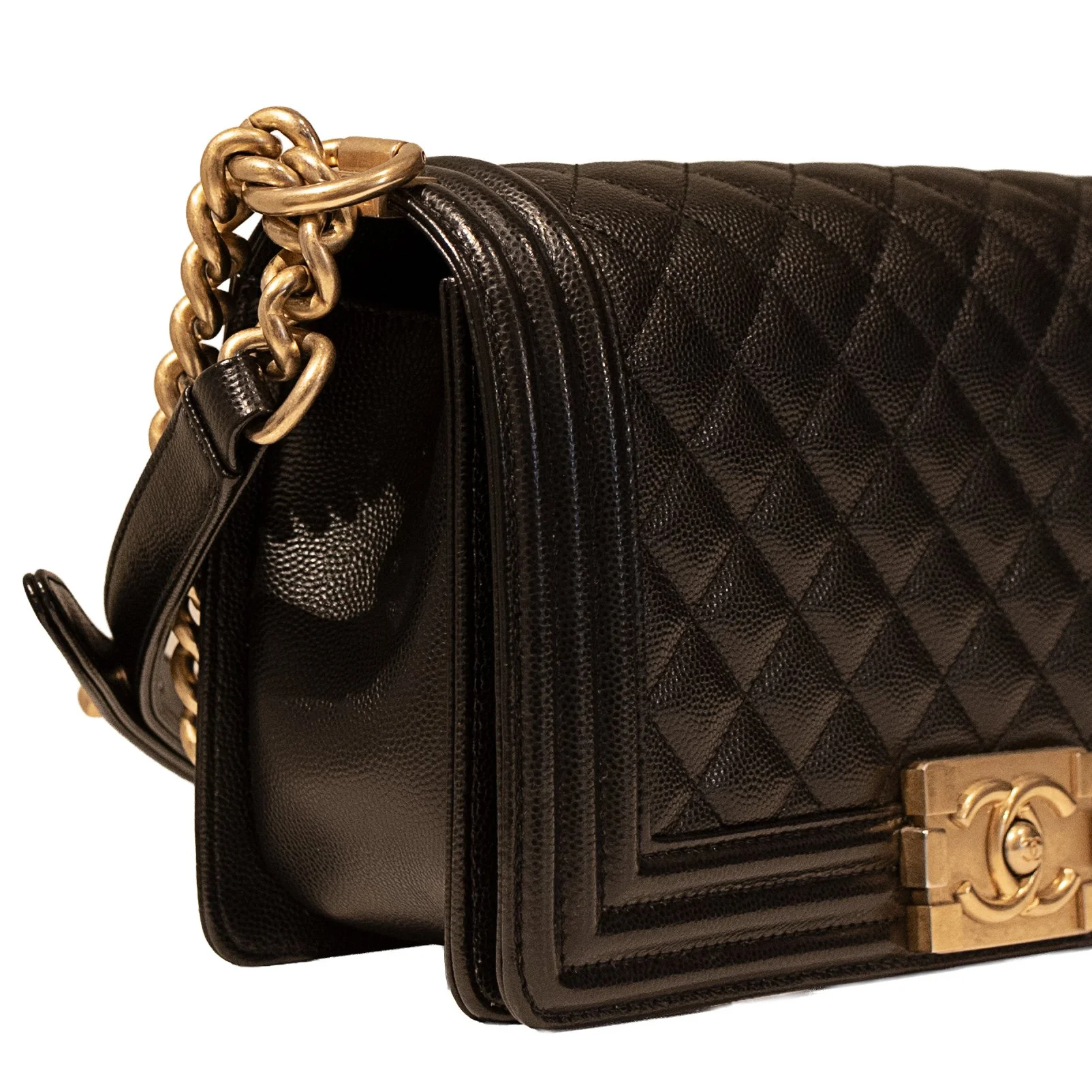ChanelBlacjBagwithGoldChin5.jpg