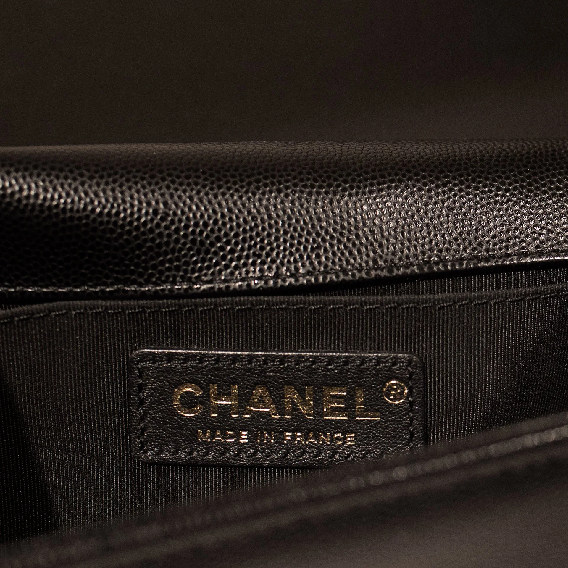 ChanelBlacjBagwithGoldChin9.jpg