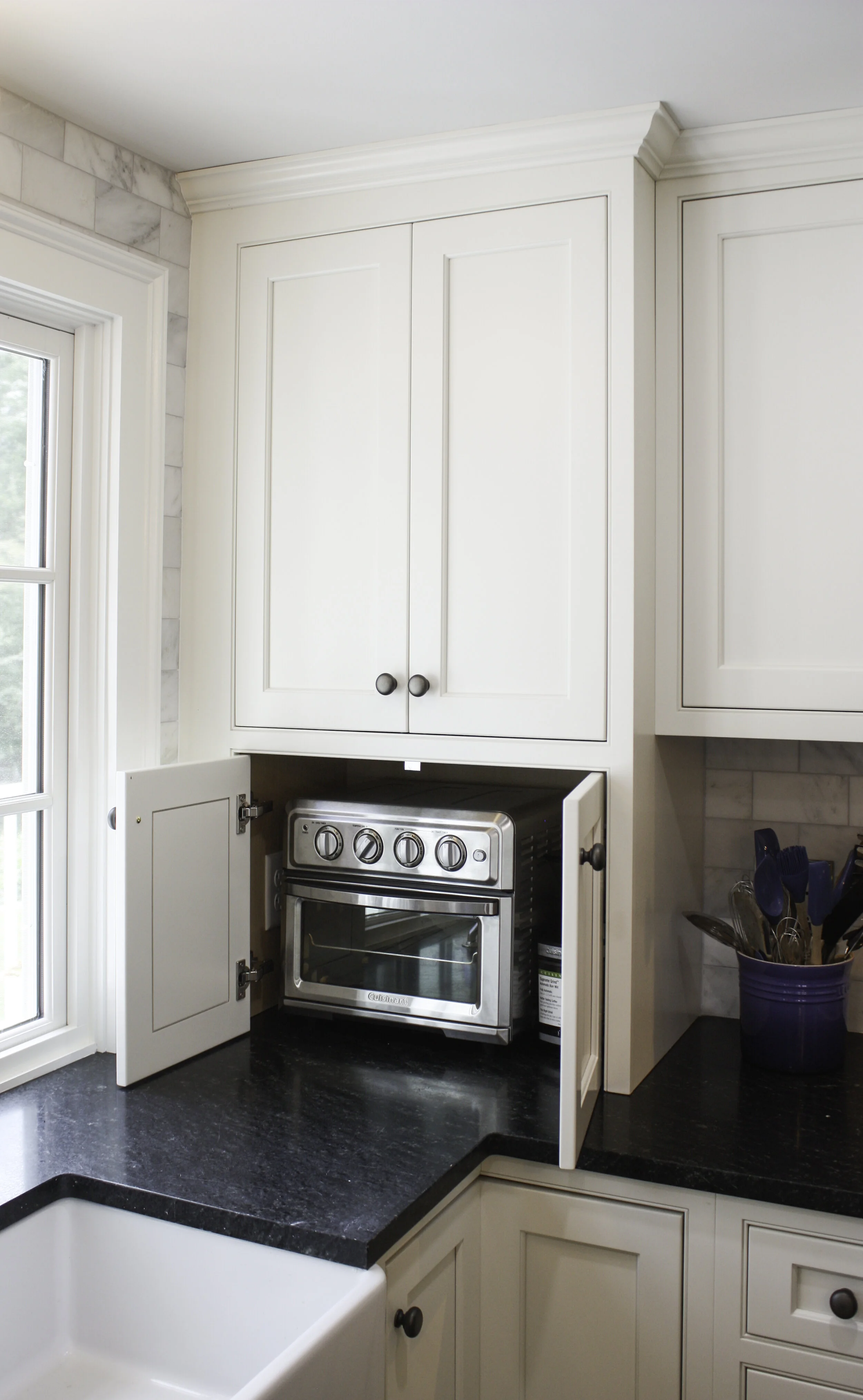Cabinet to keep appliances hidden (Copy)
