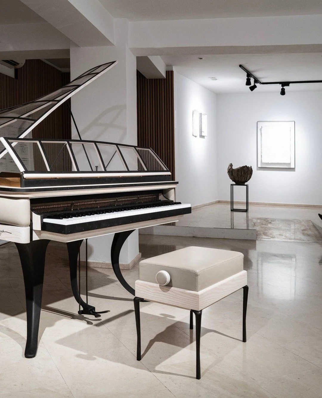 The PH Grand Piano in Palma for a special Exhibition by Lars Hartmann at InTheGallery.⁠
⁠
Designed by Poul Henningsen in the 1930s and handcrafted in Europe today, the PH Grand Piano brings transparency and craftsmanship into one clear, architectural