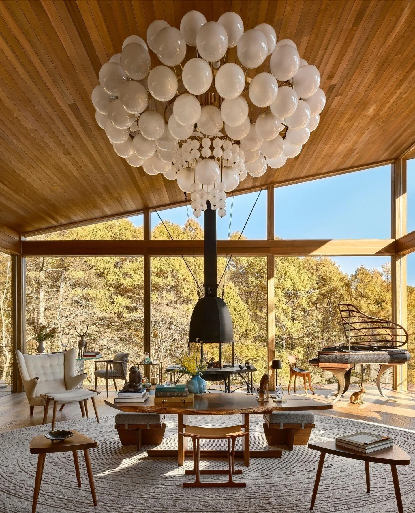 We handcraft works of sculptural art, commissioned by you. Whether you prefer a highly sophisticated aesthetic, or the thrill of a bold statement piece.⁠
⁠
Accompanied by its Certificate of Authenticity, every PH⁠
Piano we craft is a secure investmen