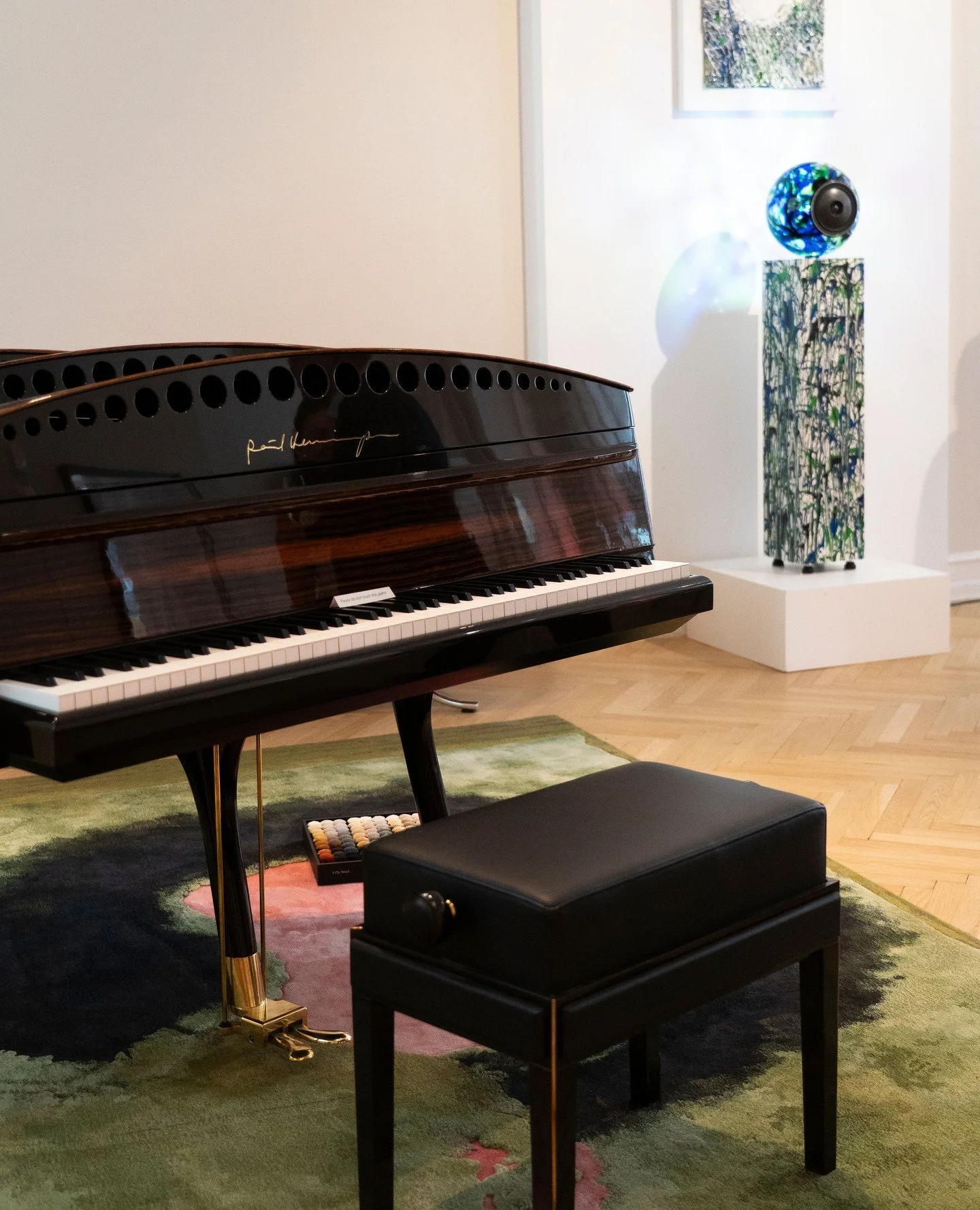 A stunning piano with finely detailed cabinetry, the PH Bow Grand Piano is a feast for the senses. With its elegantly angled legs, inconspicuous pedal lyre, and organic lines, this instrument reverently nods to tradition while still expanding the pot
