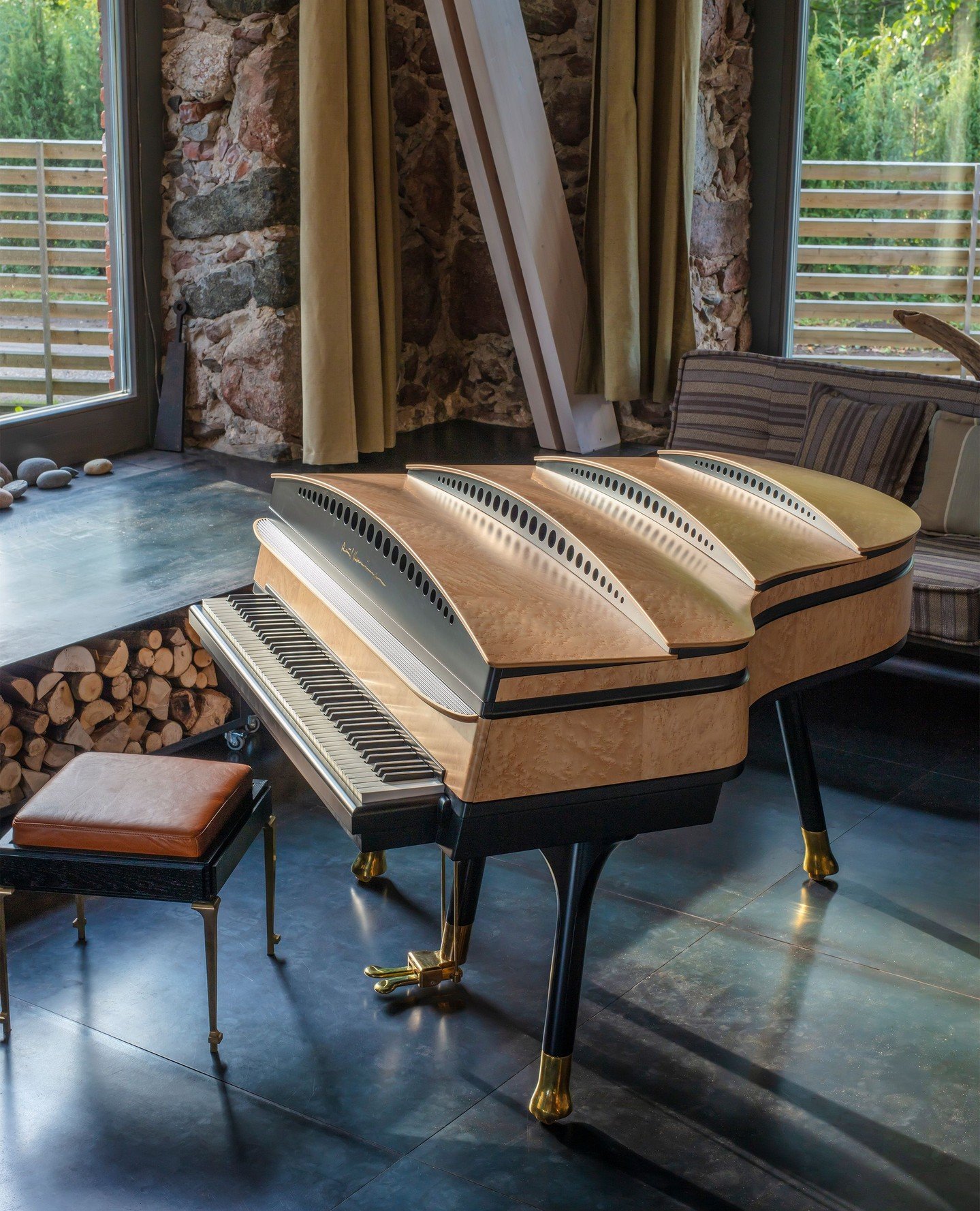 A perfect balance of heritage and innovation, the PH Bow Grand Piano is unlike any other in the world. It is inspired by organic arcs and curves found in nature, and combines the best of tradition with a depth of imagination and understanding of the 
