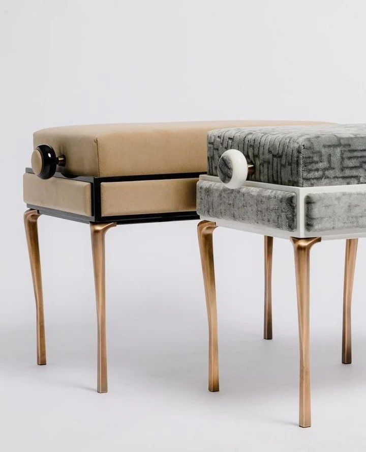 Made with pianists in mind. Designed for long practice and confident stage work, the bench combines refined craftsmanship with silent, precise height adjustment. The seat is fully finished on all sides, keeping the professional mechanism discreet and