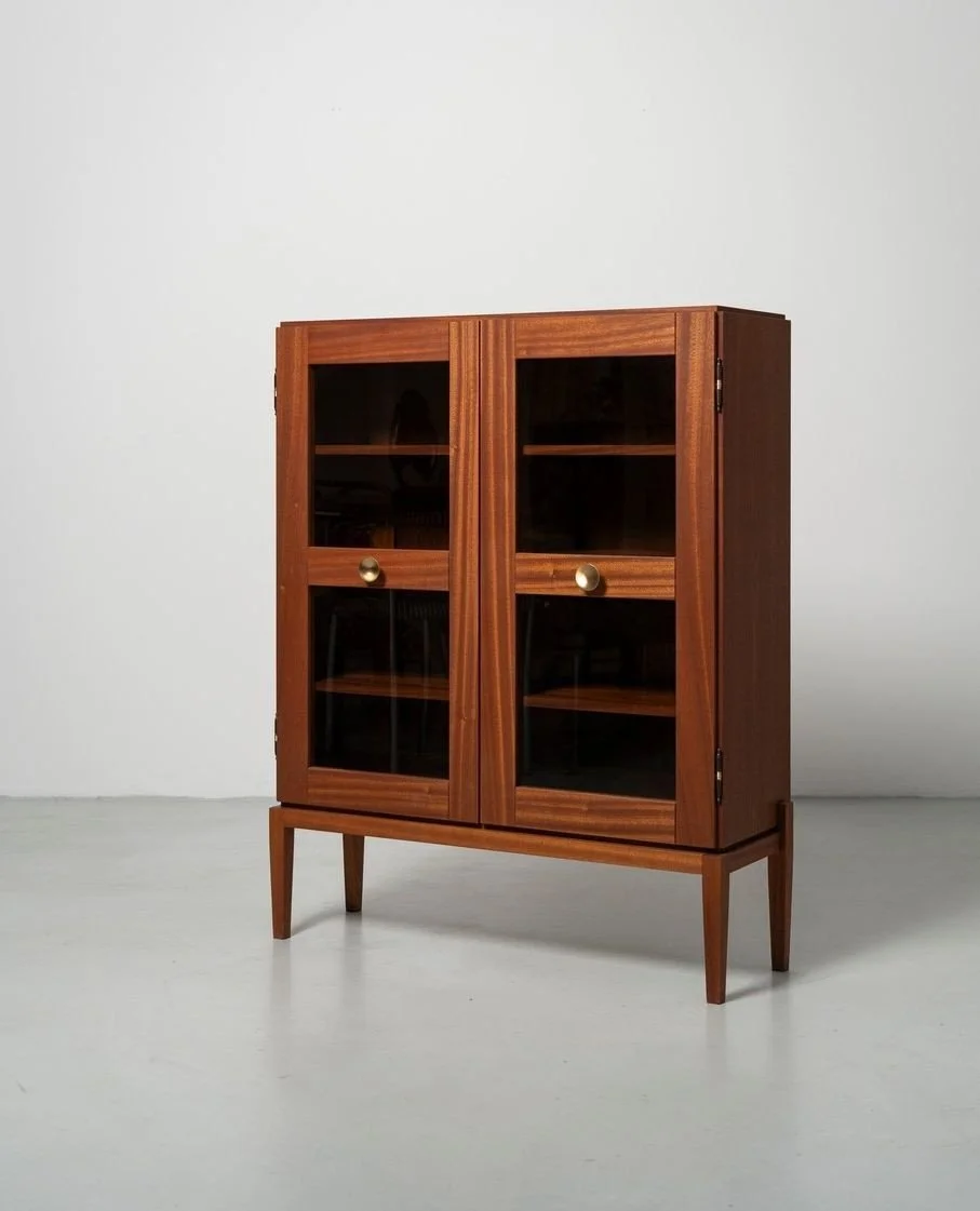 Beautiful, strong and powerful of presence yet still light in⁠
appearance, the PH Display Cabinet is intended to be displayed as⁠
well as to display.