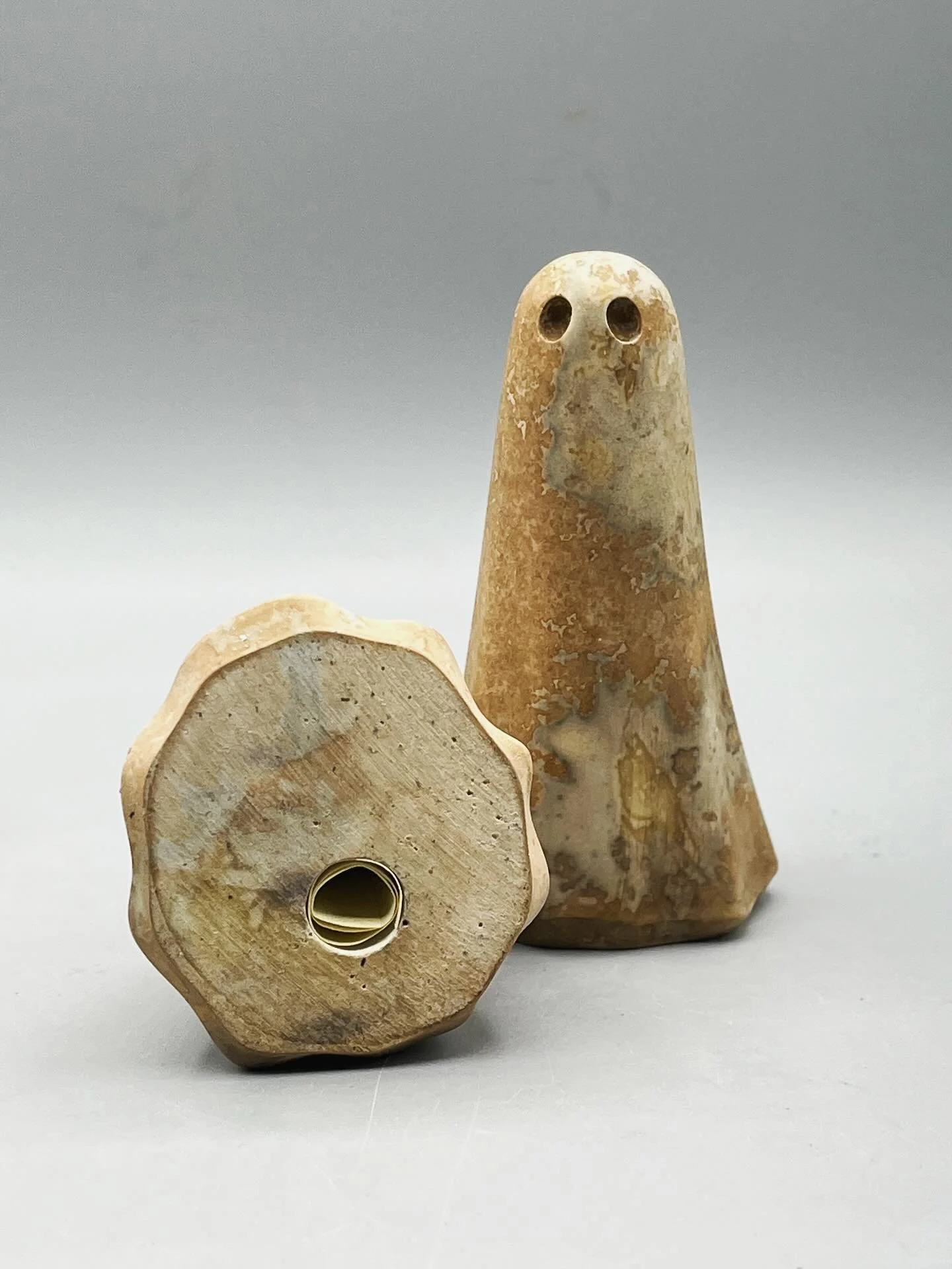 Friday Preview - The Messenger Ghost edition 2. Batch of 4,000. &pound;45. 8x4x5cm.The Bowler hat entry period will be from 10am Monday 10th November to 10am Tuesday 11th November.
Our first batch of Messenger Ghosts were created above the shop on Th