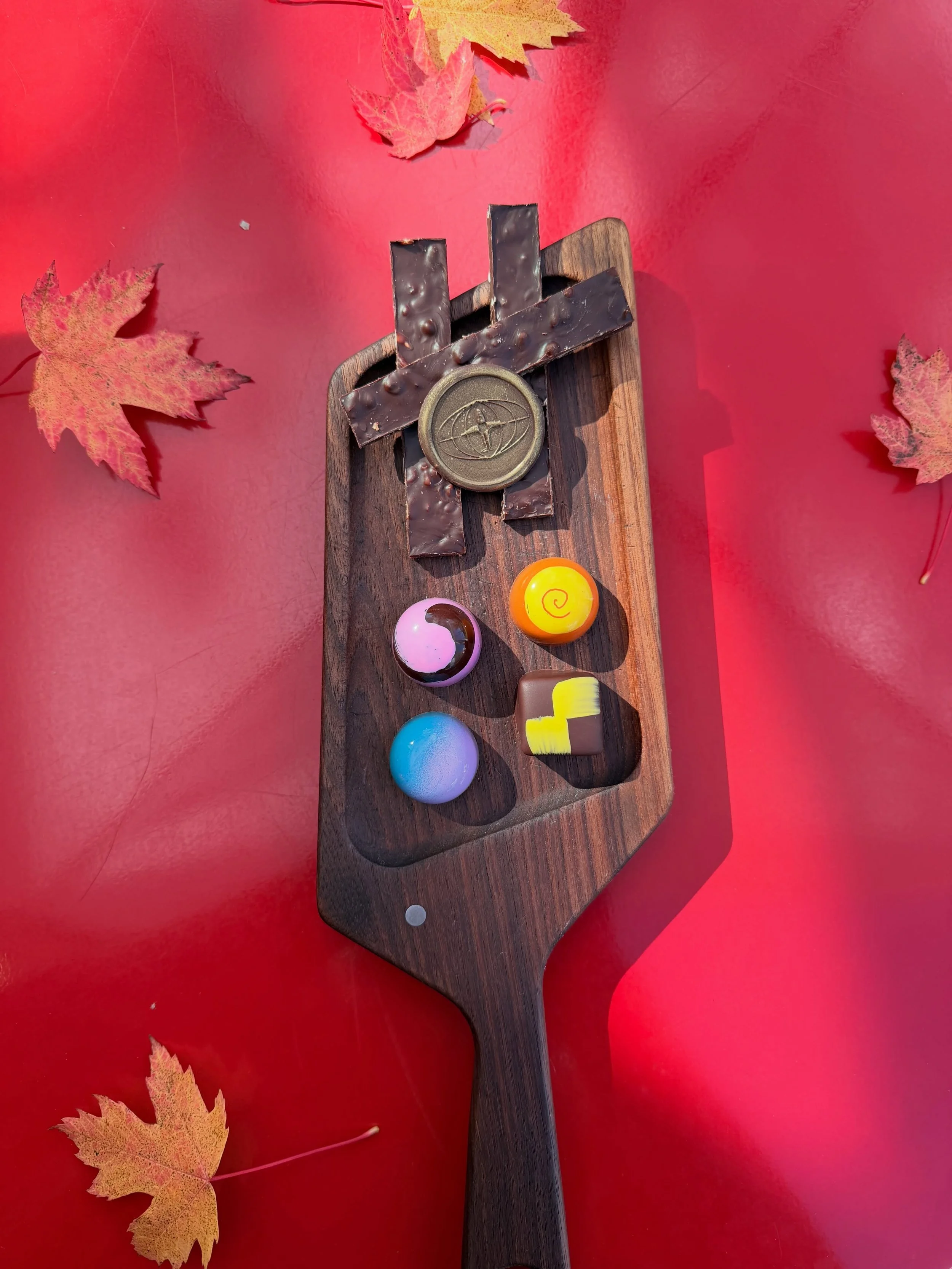 🍫 🛬 The first round of Fall chocolate flavors has landed and features Orange, Ginger Caramel, Milk Tea, and Chocolate Cream.

🥂 This is the last weekend for Summer wines and the last chance to use your quarterly tastings, so stop by Flight before 