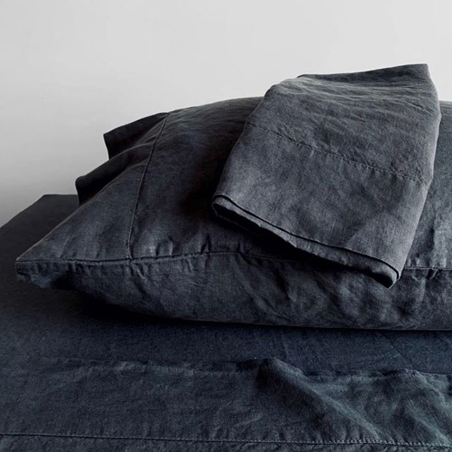 Since it&rsquo;s the weekend- sharing my favorite bedding from @linotodotcom - 100% linen made in Westchester County, New York. We legit love these sheets, and I won&rsquo;t buy anything else.✌🏻🖤😴
.
.
.
#sleep #rest #bed #zzz #relax #home #bedding