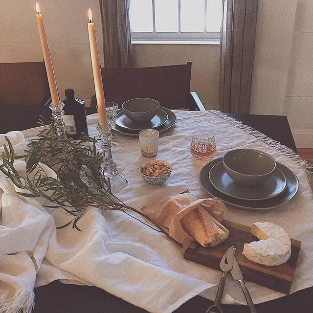 Phew! Had a great afternoon styling with @christymacgilvary 📷 Thank you, Christy! So fun 🖤🌿Looking forward to sharing soon...until then, some iPhone shots!
.
.
.
#interiorstyling #interiors #mood #tablesetting #interiors #inspo #happyhour #enterta