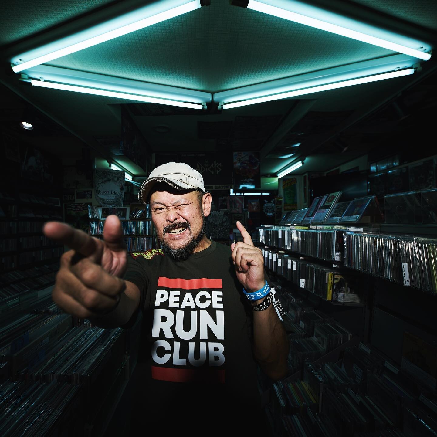 Pour son avant-dernier &eacute;pisode, Paradise City vous emm&egrave;ne &agrave; HIROSHIMA 🇯🇵 ce vendredi 1er novembre &agrave; 21h15 sur CANVAS
-
Mario Goossens (Triggerfinger) se rend dans six villes &agrave; travers le monde, six villes lourdeme