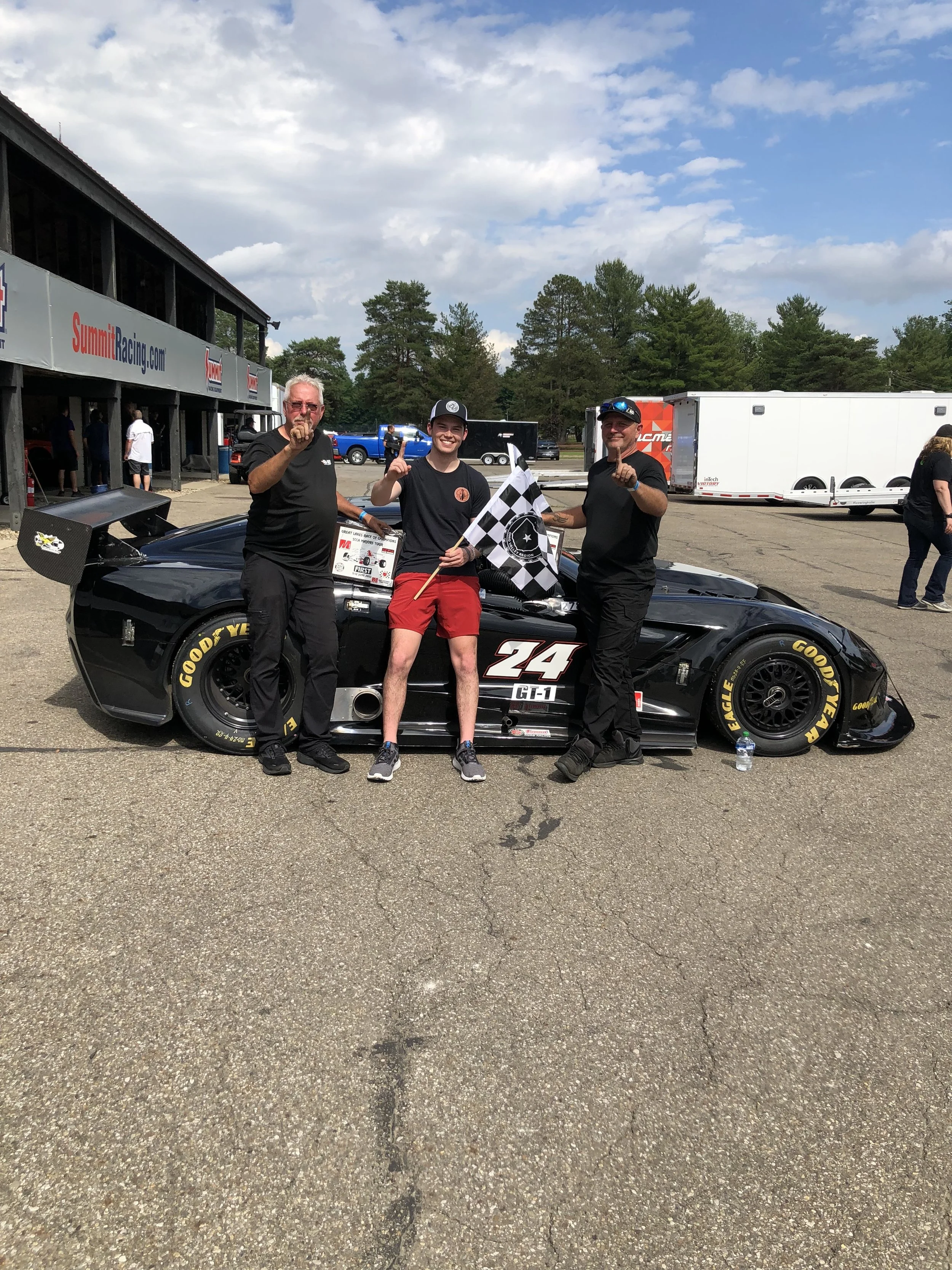 Weekend sweep at Mid Ohio Majors Race