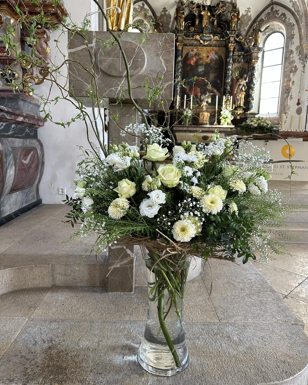 Ihr Lieben&hellip;
Morgen ist &bdquo;Weisser Sonntag&ldquo;. Wir durften die Kirche von Therwil mit Blumen schm&uuml;cken. Wir danken f&uuml;r das Vertrauen ganz Besonders Frau Baltisberger!
Blumige Gr&uuml;sse 
immer gr&uuml;n ☺️