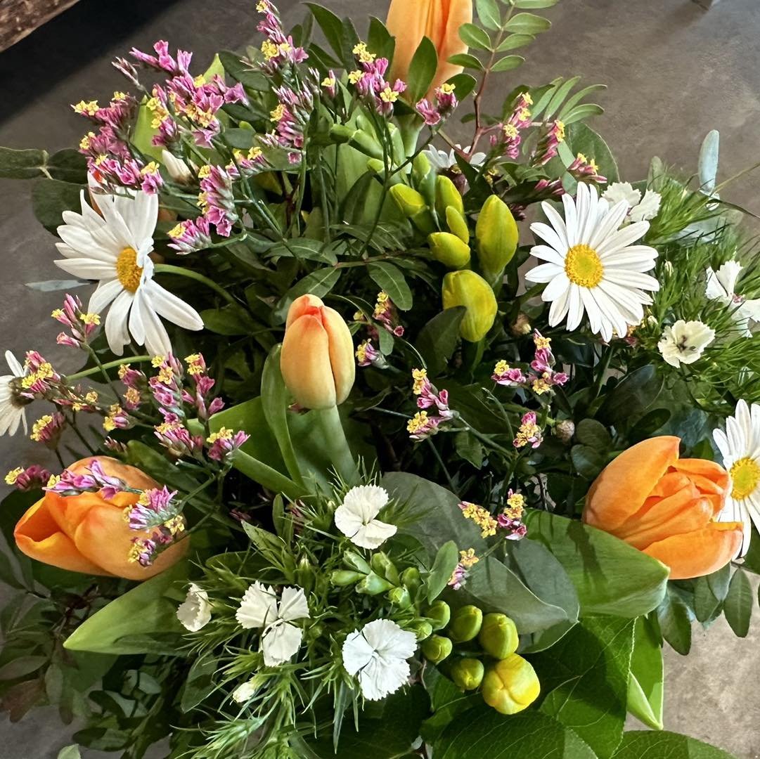 Ihr Lieben&hellip;
Wir haben die Blumen um Euch zu verzaubert. Lasst es Euch gut gehen. 
Blumige Gr&uuml;sse 
immer gr&uuml;n ☺️