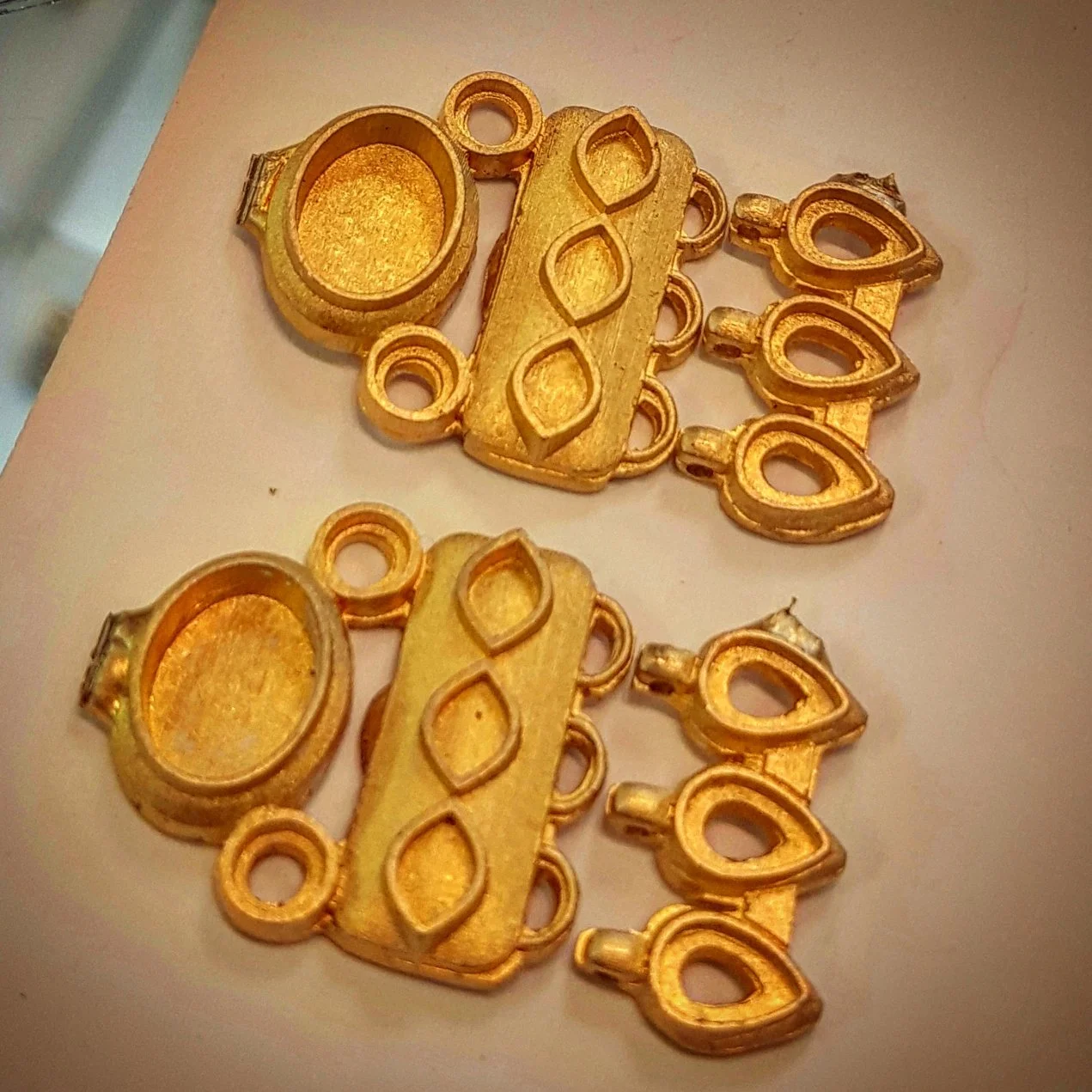 jewelry-earrings-gold-rough-casting-11.jpg