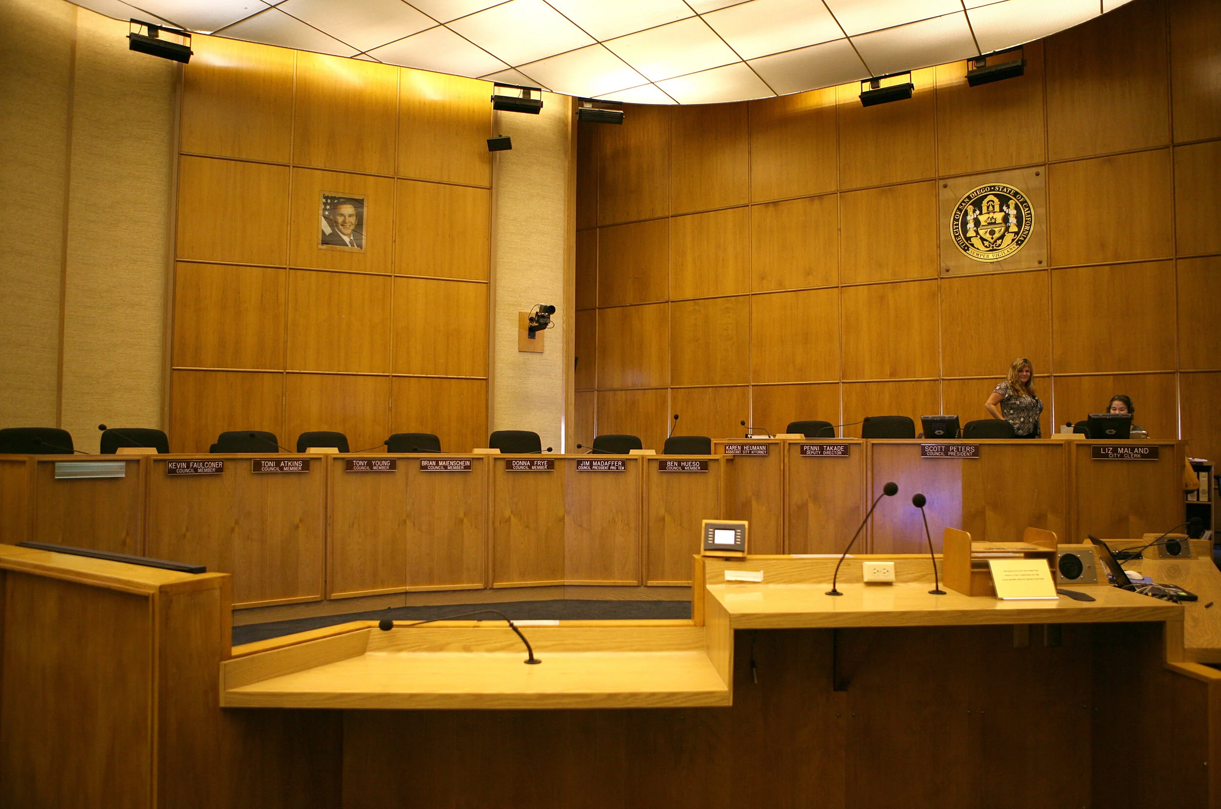San_Diego_City_Council_chambers.jpg