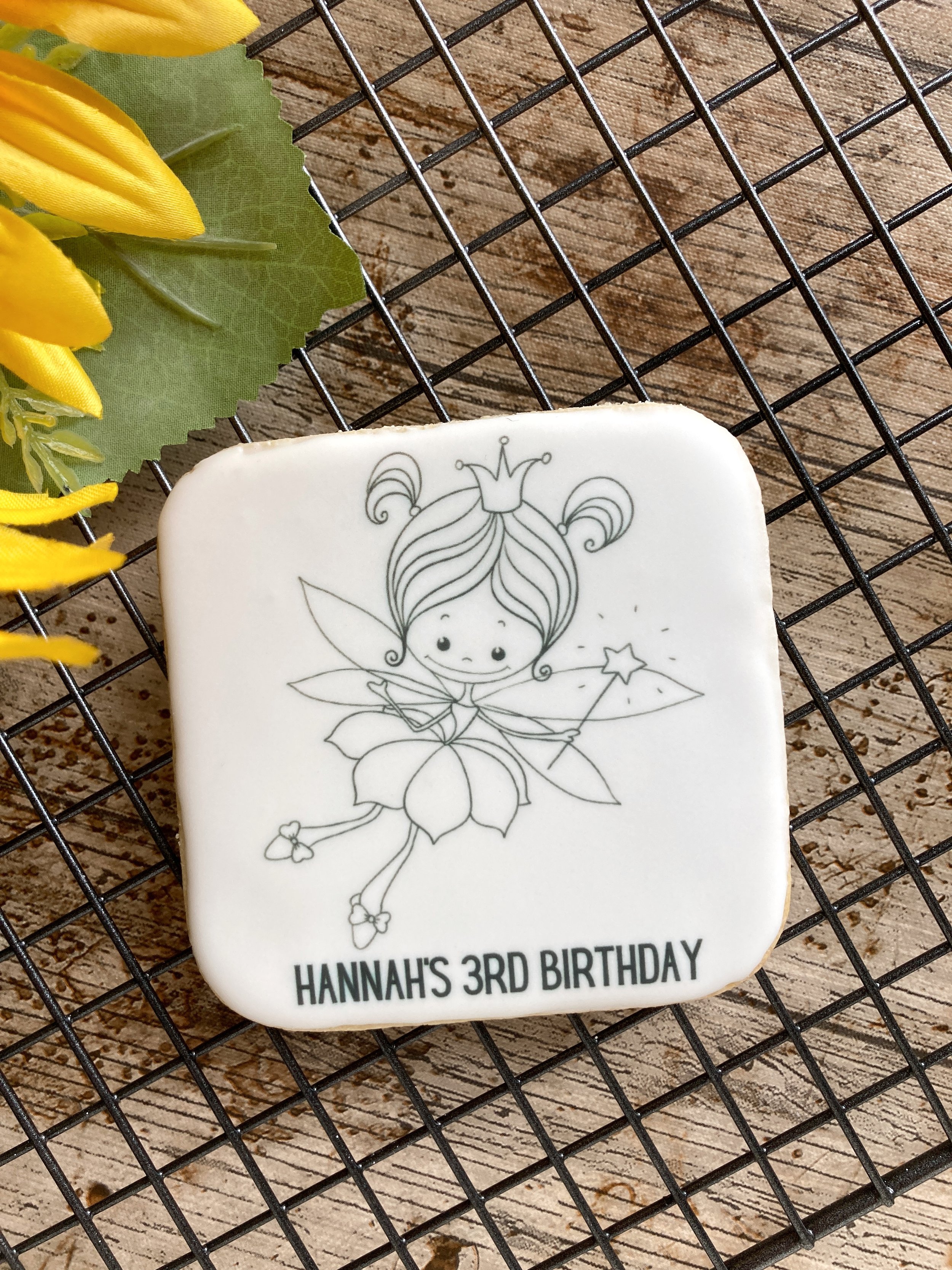  Custom paint your own cookies for Hannah’s 3rd birthday. A cute fairy is outlined and will be painted with the paint palette that is included separately. They make for great activities at kid’s parties and a cute idea for party bags / birthday favou