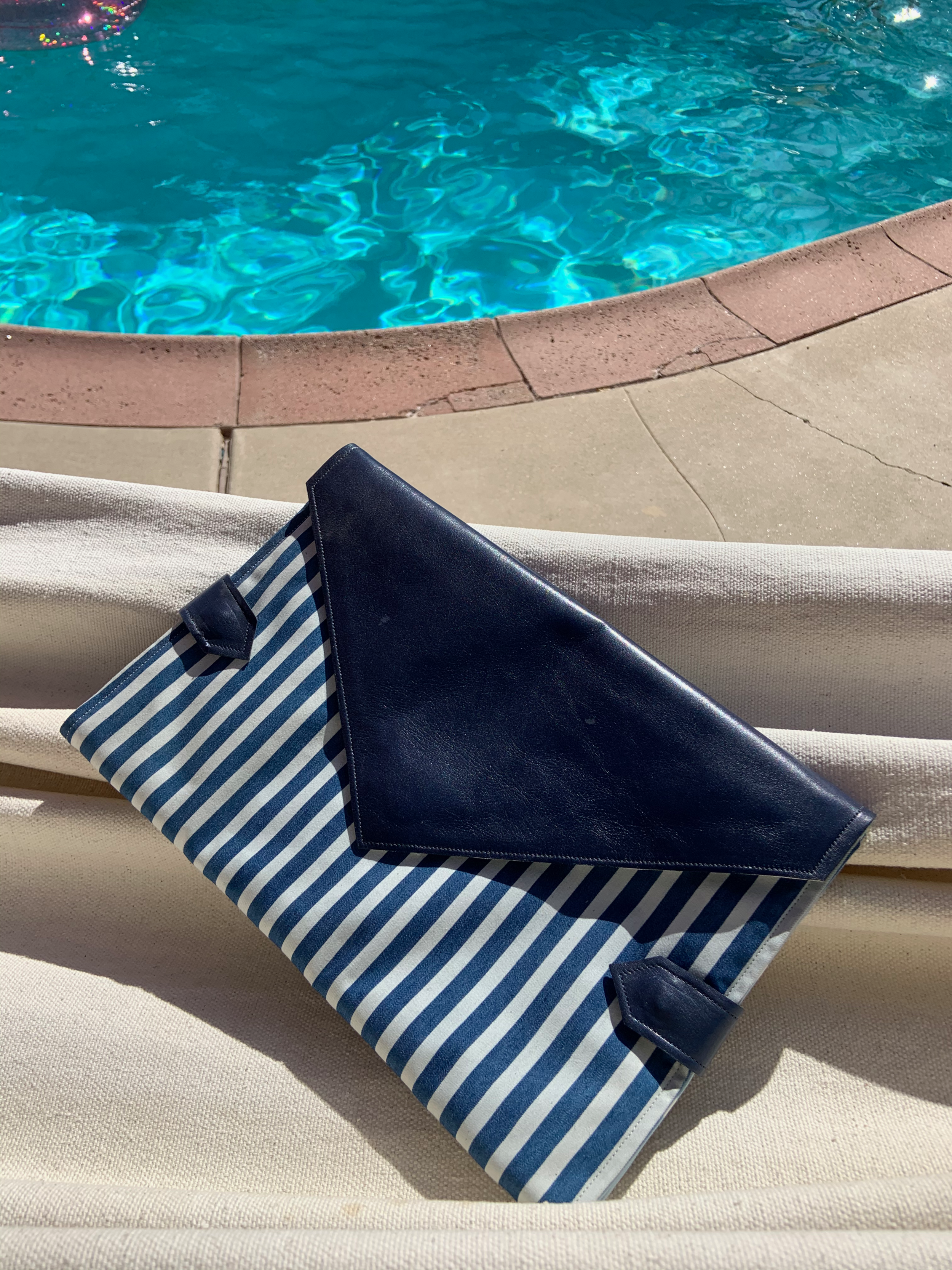 Striped Blue CC by the pool.png