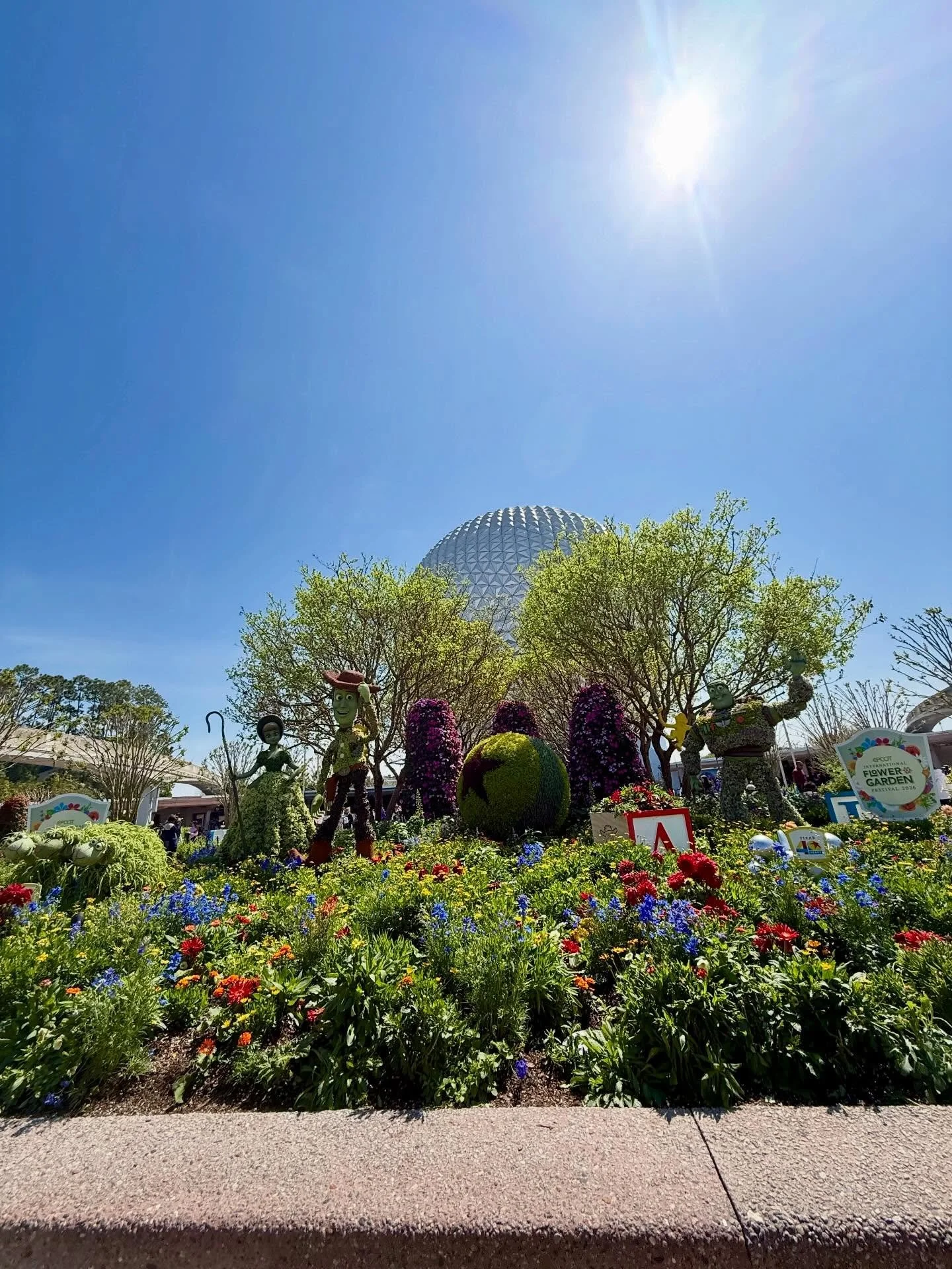 I experienced so many new things on this last trip ✨ It was only three days, but somehow I stayed in three different rooms and packed a lot in.

Caribbean Beach has quietly refreshed some of the rooms that didn&rsquo;t get the Little Mermaid update. 