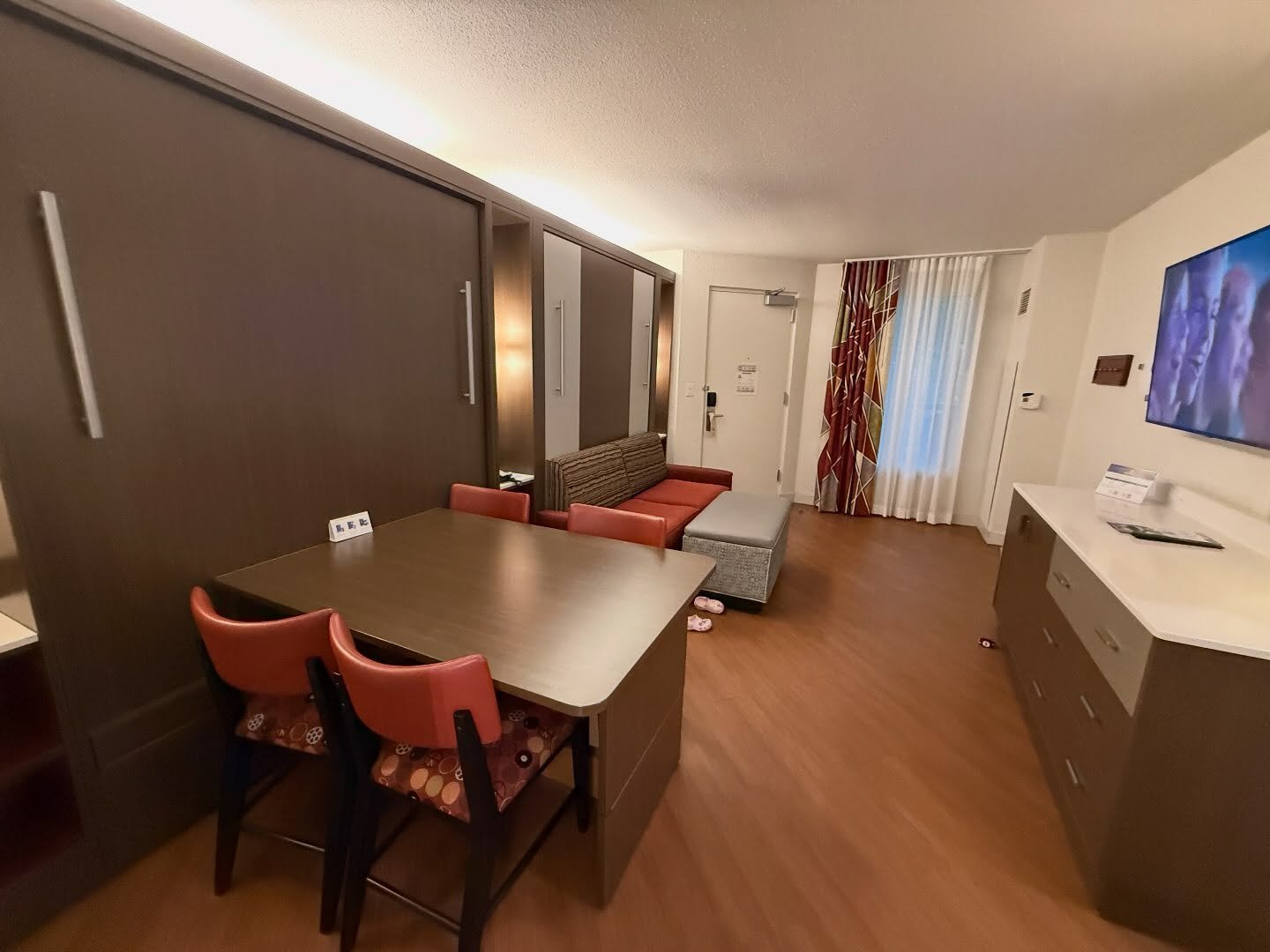 Can we give Disney&rsquo;s All-Star Music Family Suites the shout-out they deserve? We stayed here this summer, and this room was AMAZING for our family of six.

The renovated Family Suites sleep up to six and include:

✨ A private primary bedroom wi