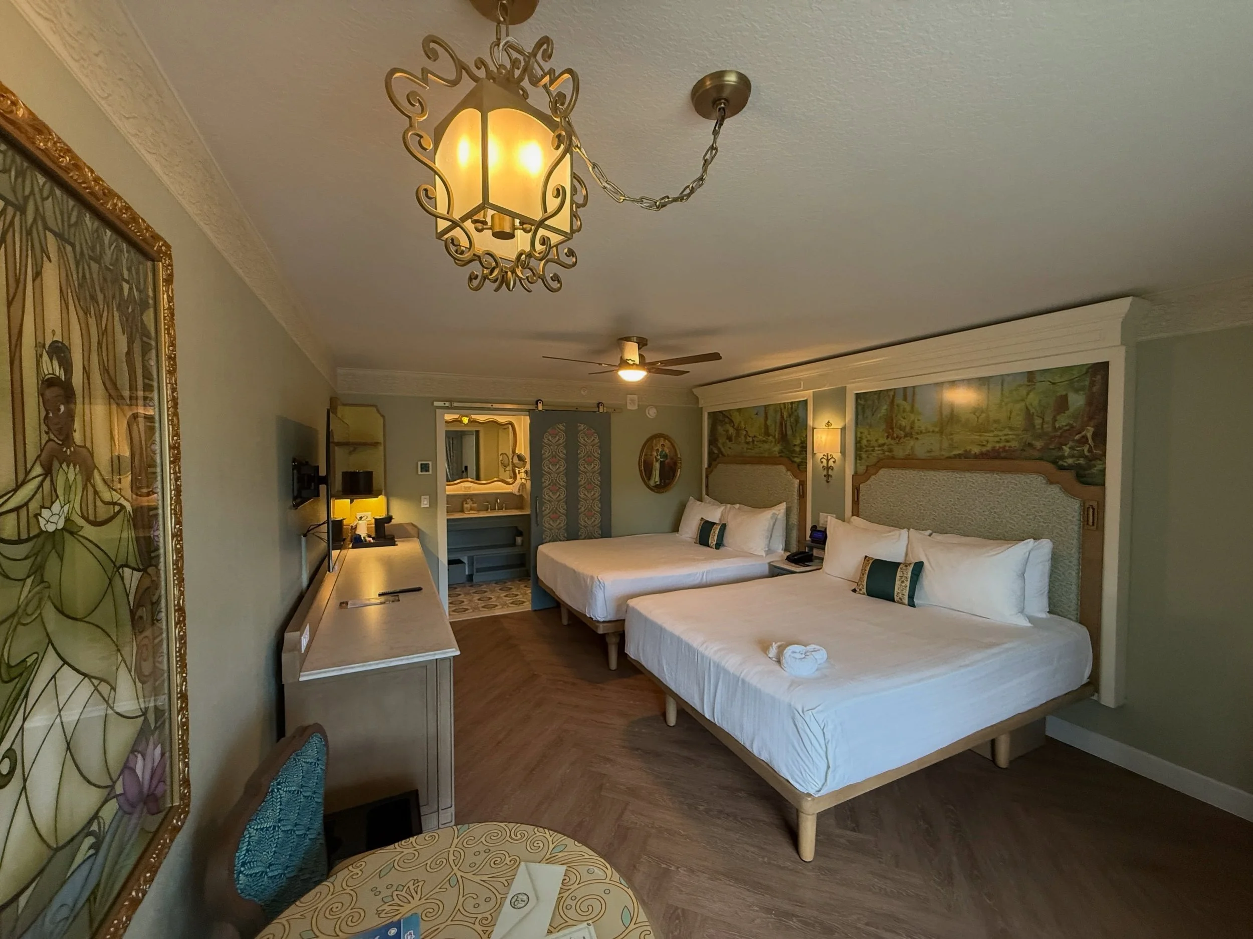 👑✨ Have you ever stayed in a ROYAL GUEST ROOM at Disney&rsquo;s Port Orleans Riverside?!

Inspired by Princess Tiana and her royal friends, these rooms are filled with magical details, from royal artwork and elegant furnishings to illuminated headbo
