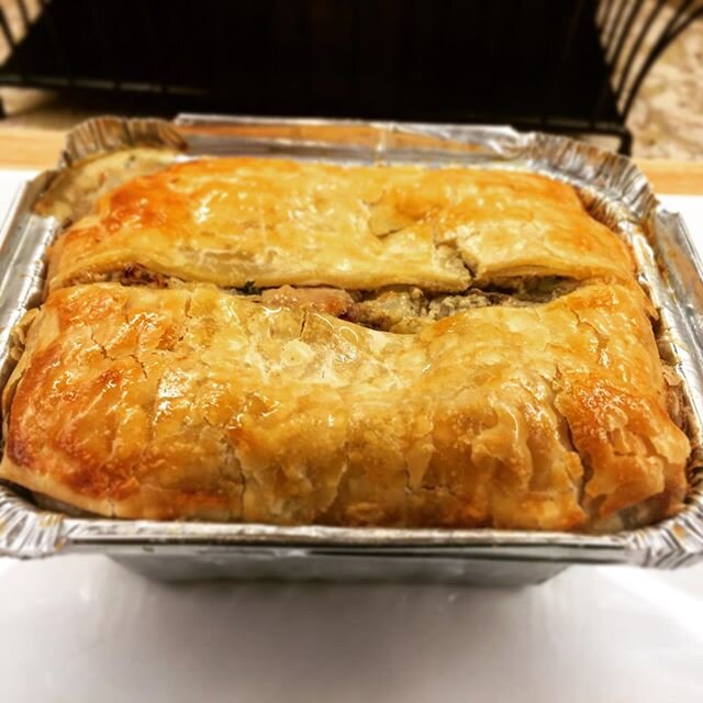 Weekend comfort food at Gatlin&rsquo;s BBQ! A little something to make you feel all warm inside and put you right to sleep; Smoked Chicken Pot Pie. Hearty, flavorful, and downright delicious!!! Come and grab yours while supplies last. 
Pies will be s