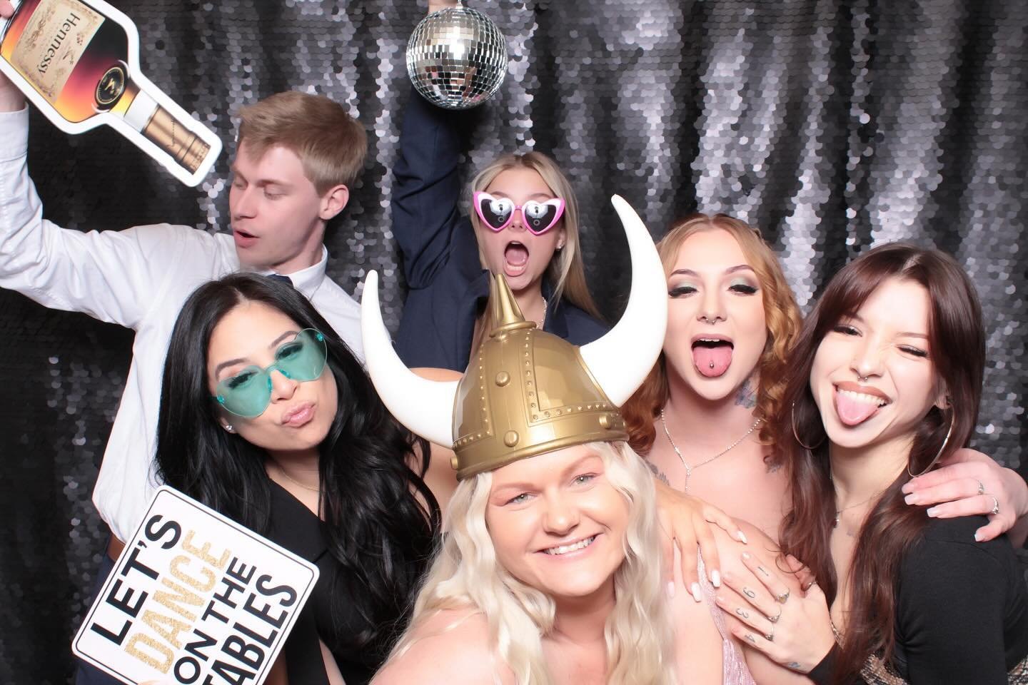 We had a great time at Coast to Coast&rsquo;s Awards Banquet this past weekend! Ready to add a Photo Booth for your next event? Make it happen and fill out our online booking form ☺️ (Website is in our bio)✨
.
.
.
.
.
.
.
.
#photobooth #photoboothren