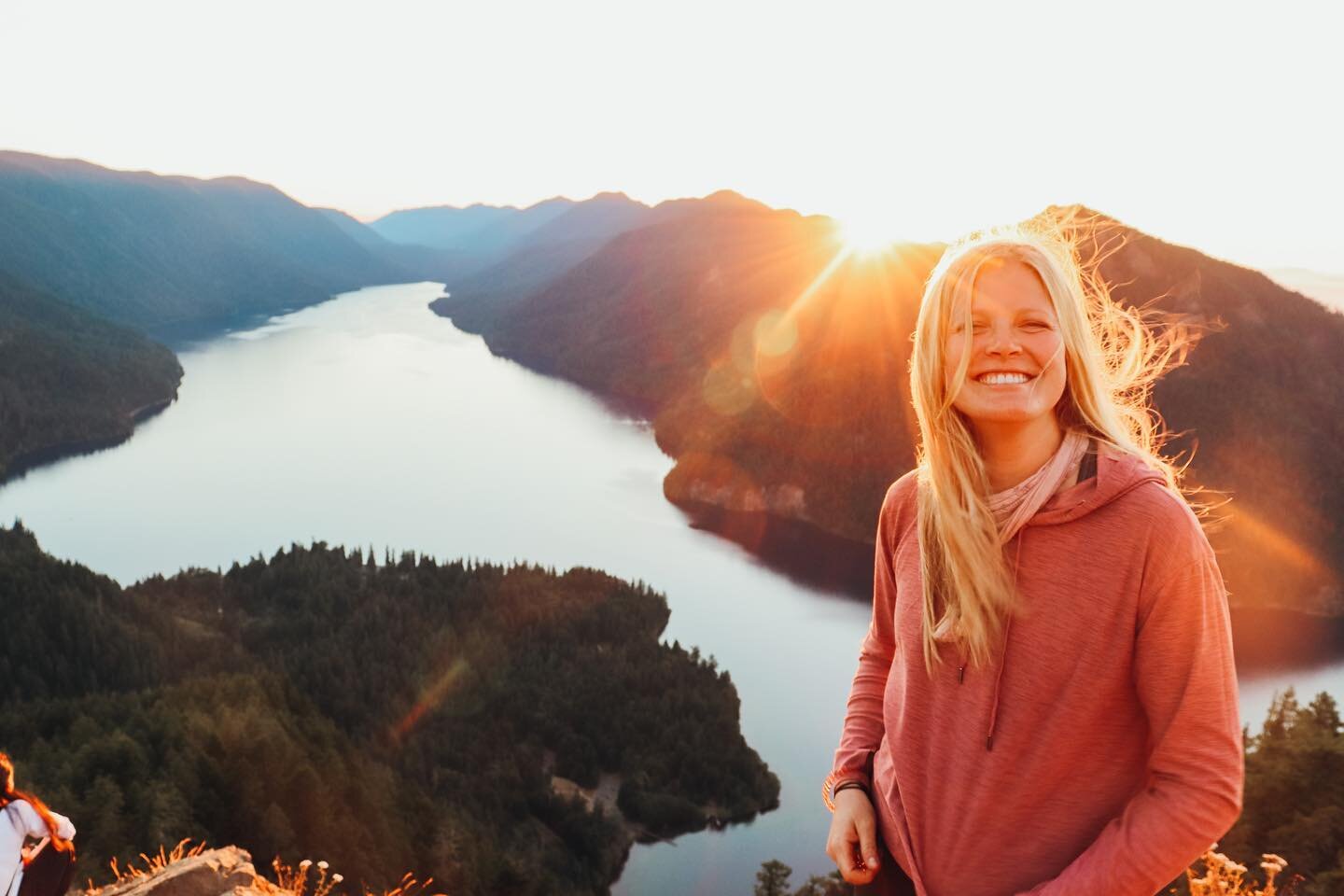 How to Master the Sunset Hike 

🌅  Start the hike early enough to give yourself time to enjoy the sunset. Most of the time that means starting early than you think! You don&rsquo;t literally want to be chasing the sun.

🌅 Bring a snack and a lil&rs