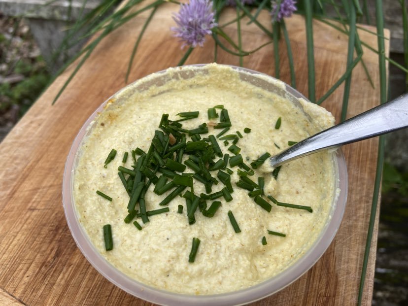 Savour-Currie Cotta with Chives.jpg