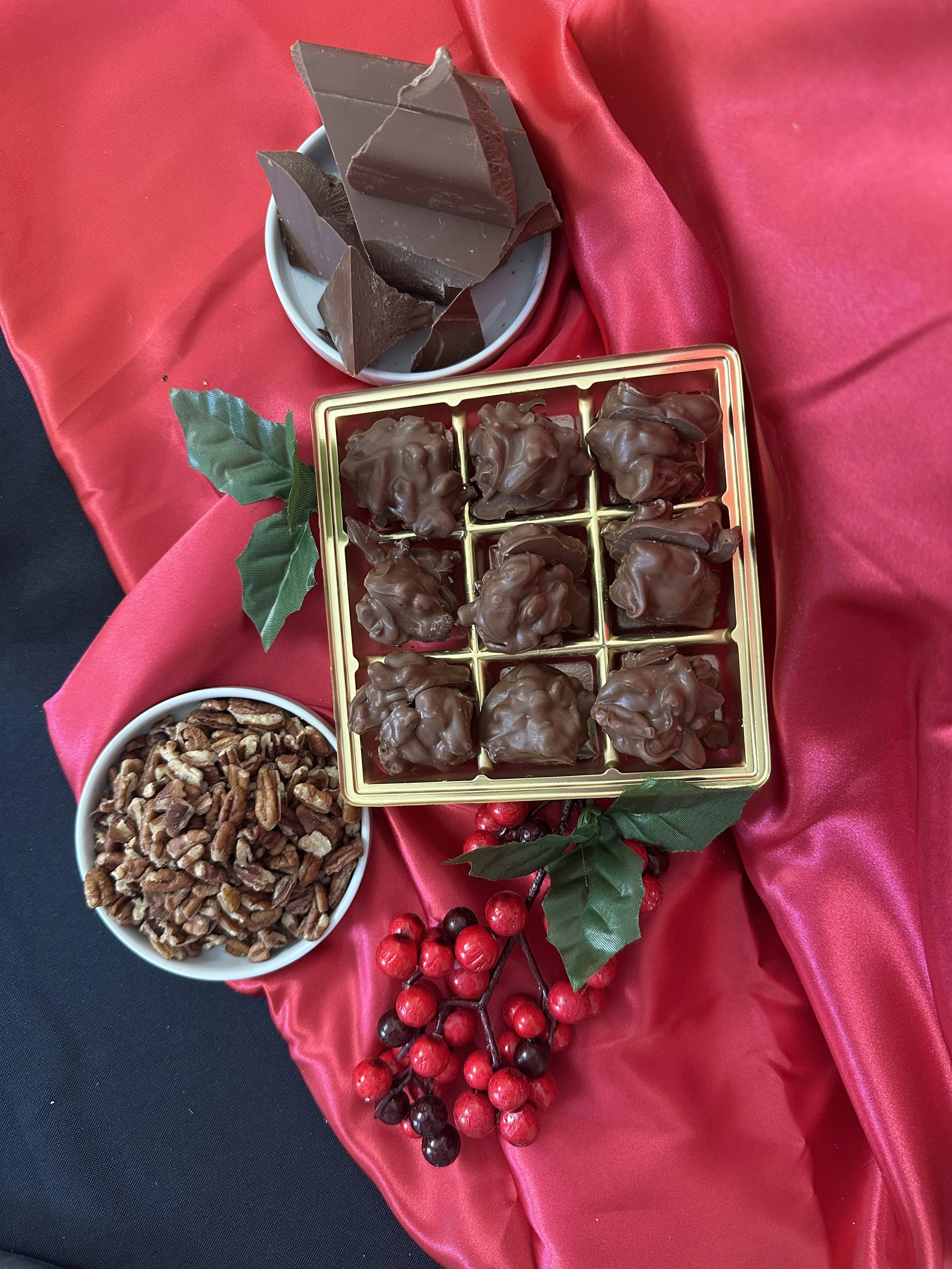 Milk Chocolate Pecan Clusters 8 oz and 1 lbs — RedStone Candies