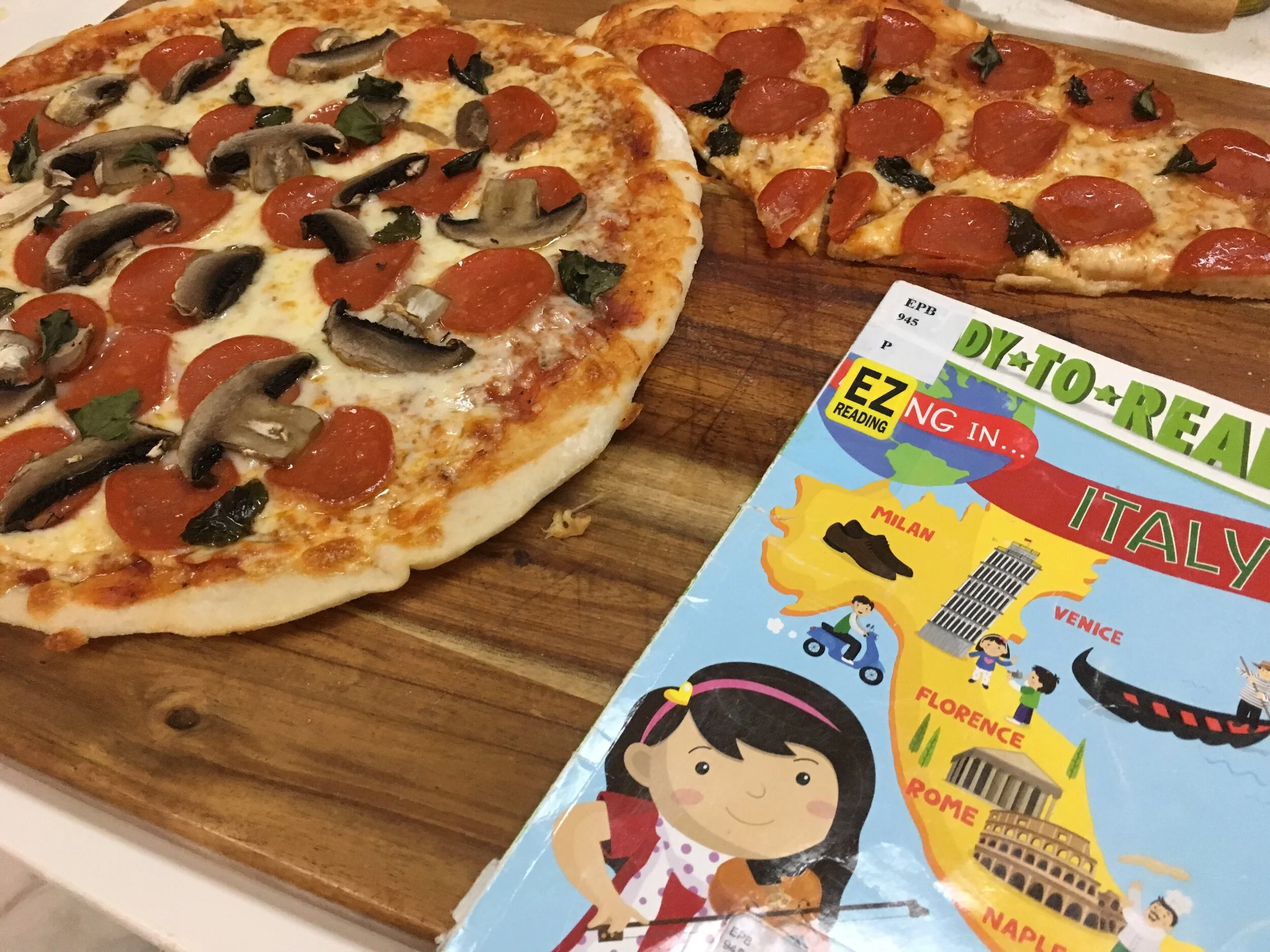Making Homemade Pizza while learning about Italy ??