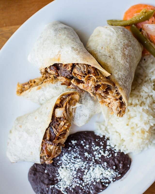 Crispy, succulent, salty and herbacious - our carnitas are exactly what you're craving today.
.
#centrococina #carnitas #eatersacramento #exploresacramento #midtownsac #eatsacramento #sacfarm2fork #igersac #sacfoodie #sacfoodies #scoutsac #foodiesofs