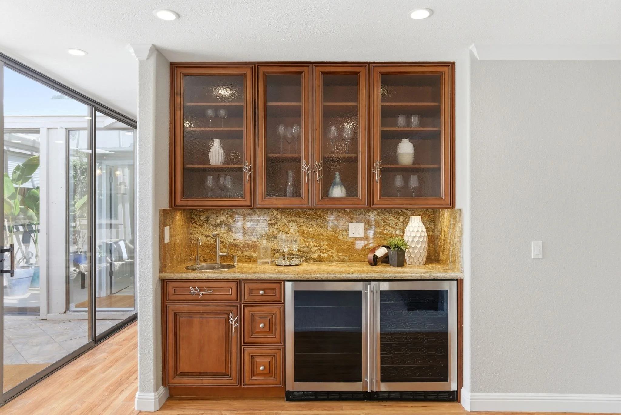 1-26 Deep Well Ln wet bar.jpg