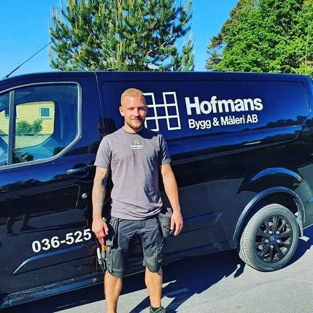 Vi v&auml;lkomnar Anton som &auml;r snickare och platts&auml;ttare. 👍 #hofmansbyggm&aring;leri #snickare #m&aring;lare #platts&auml;ttare #jobb