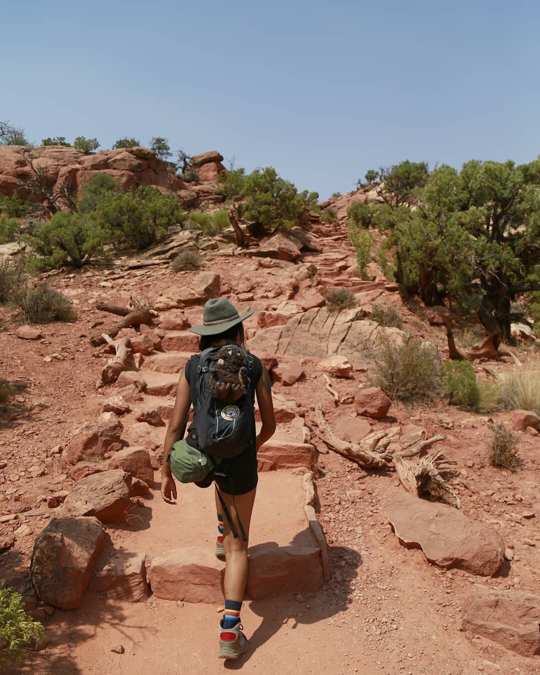 Exploring Canyonlands Nat'l Park in Utah the other day was the exact reset I needed. I love this southern Utah desert so very much. Getting a chance to explore with Old Man, Hopper, and @chris.ricochet made this extremely cherishable.
.
.
#earthwrink