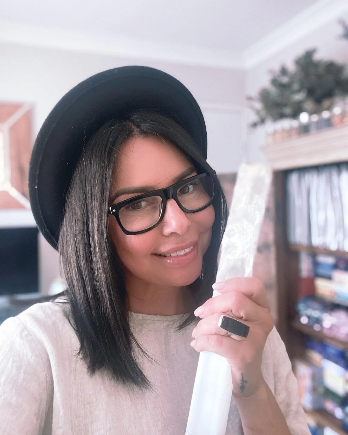 B O O K 🔜 your Reiki Crystal Healing or Hypnotherapy sessions 

&bull; Alternative Healing
&bull; Stress Management 
&bull; Spiritual Healing 
&bull; Healing Spiritual Oils 
&bull; Custom Made Divinity Tools (Upon request) 

〰️ For more information 