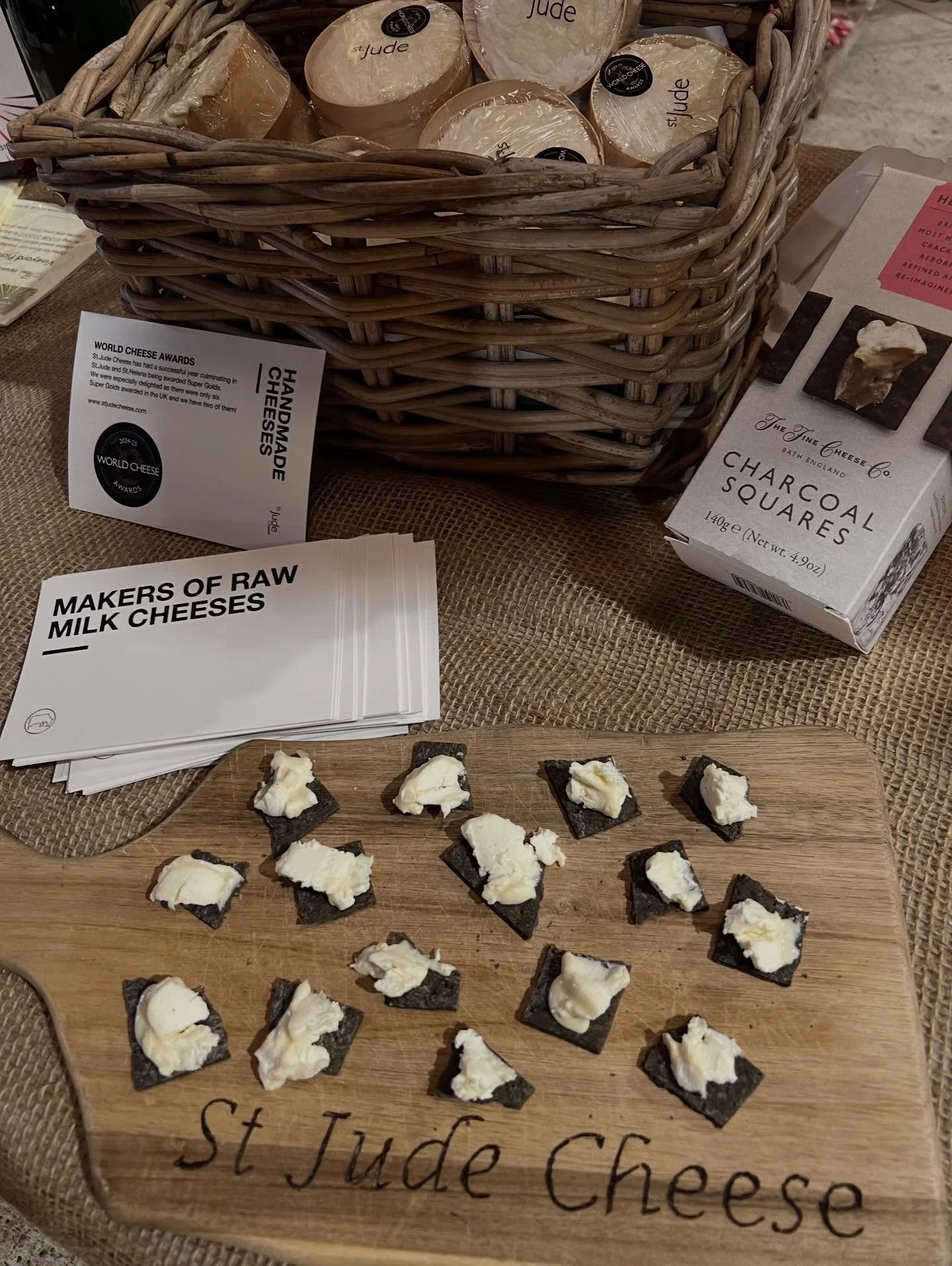 Cheese tasting @thefarmhousekitchenandpantry today with @chetvineyard 😋🍾