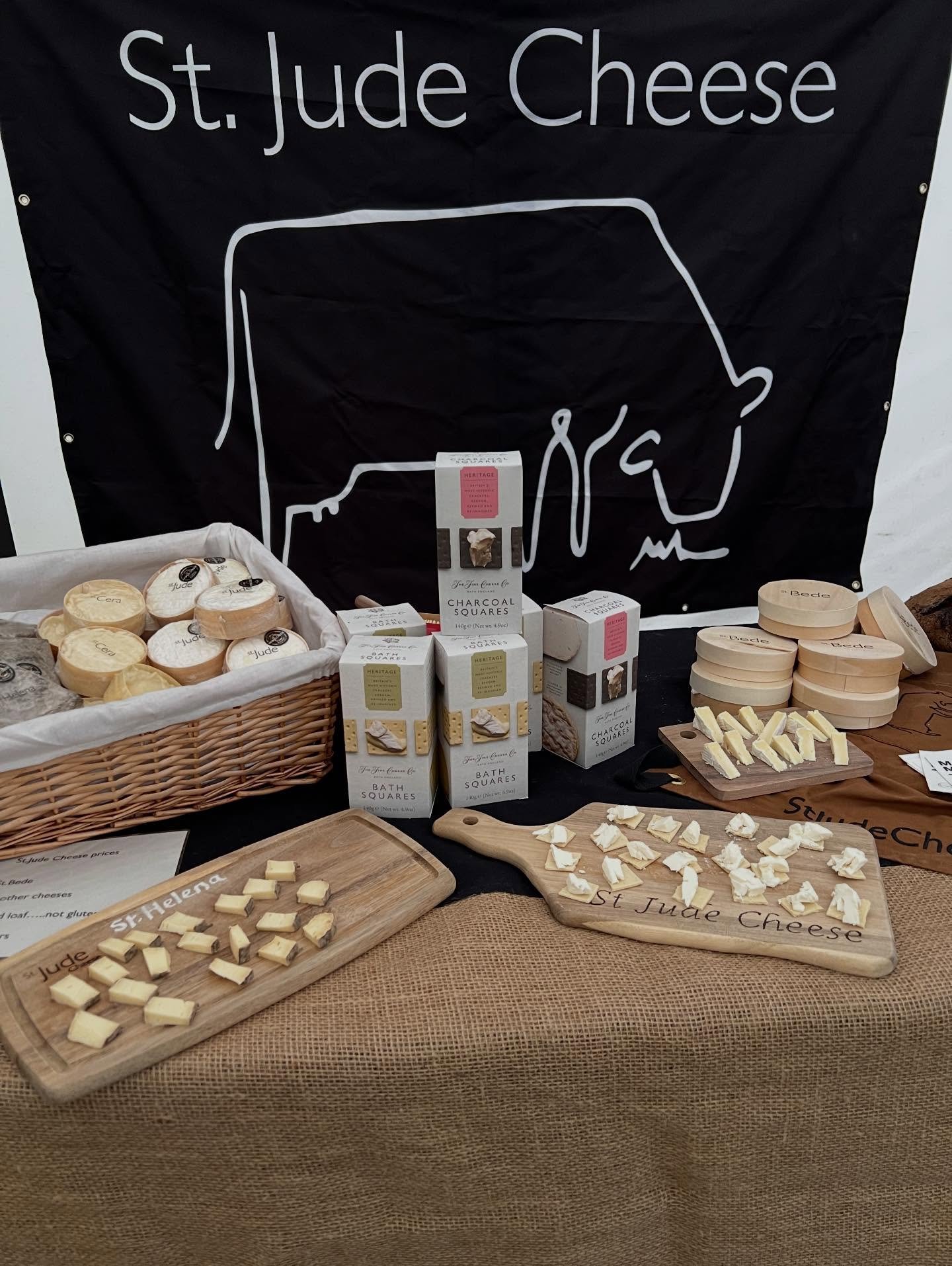 @snapemaltings today for the farmer&rsquo;s market and Father Christmas is arriving too 🎅by barge along the estuary 🤩