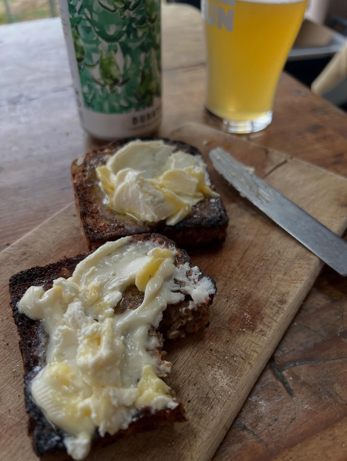 My treat after a morning in the murky mist @snapemaltings farmer&rsquo;s market&hellip;.St.Cera on toast @silva.wakelyns and IPA from @tillosdeli 🤩 with the bonus of Scotland ahead @sixnationsrugby
