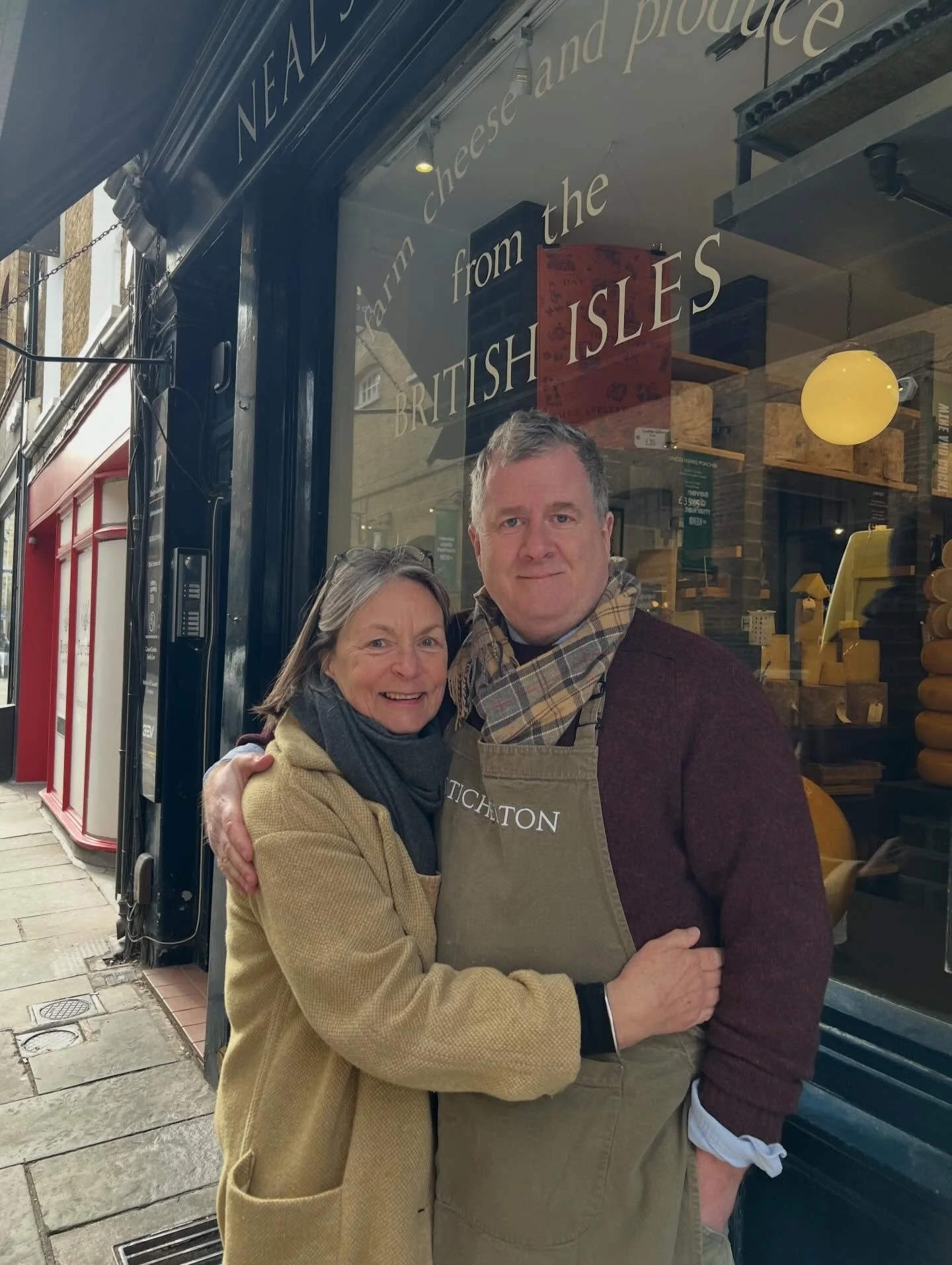 A delight to meet up and cross cheeseboards with Joe @sticheltondairy and the wonderful @nealsyarddairy Fred and team in Covent Garden shop 🙌